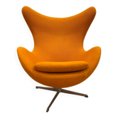 Fauteuil Egg Chair orange par Arne Jacobsen