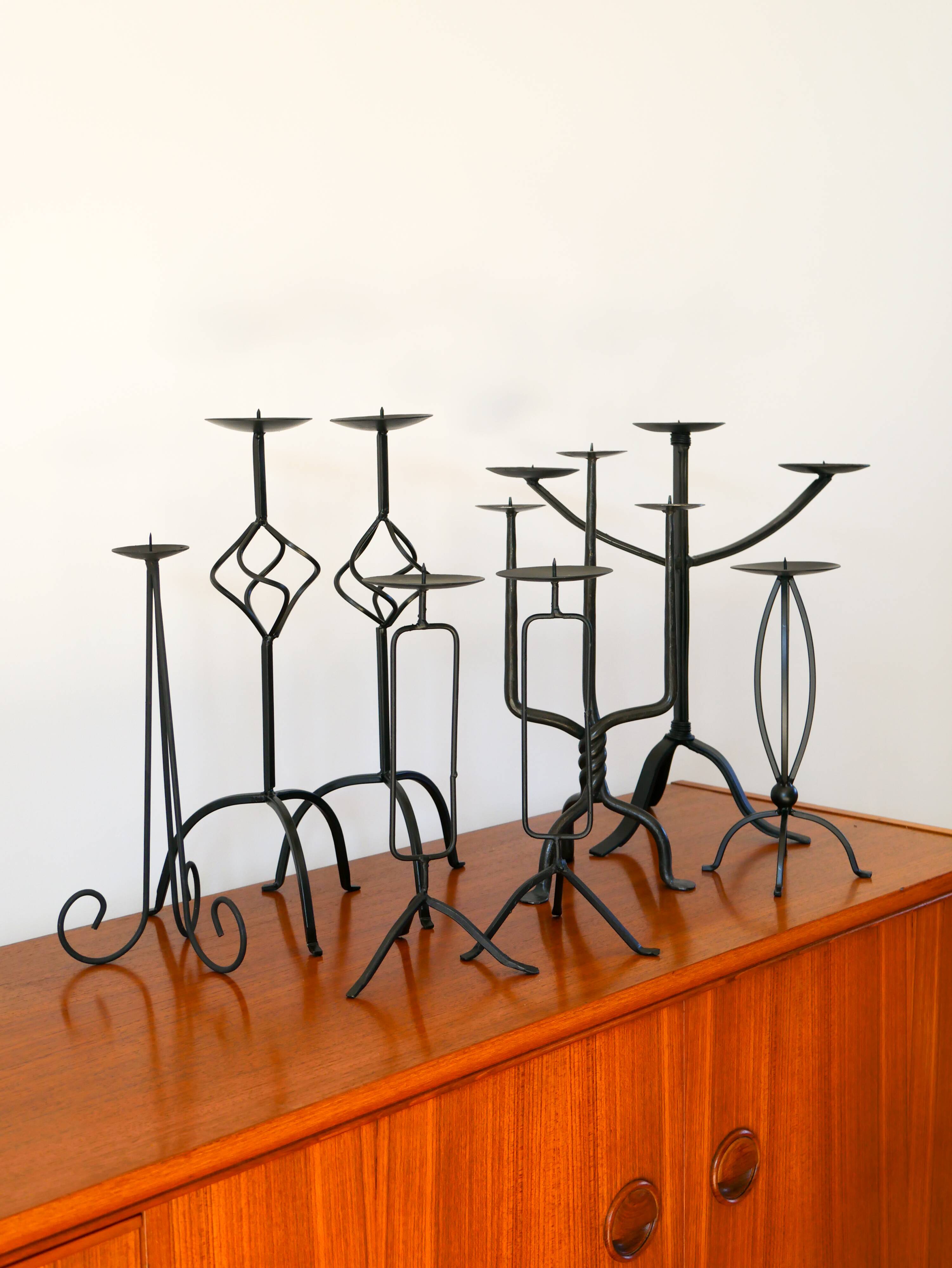 Pair of black iron tripod candlesticks, Brutalist, 1970 - 30 cm
