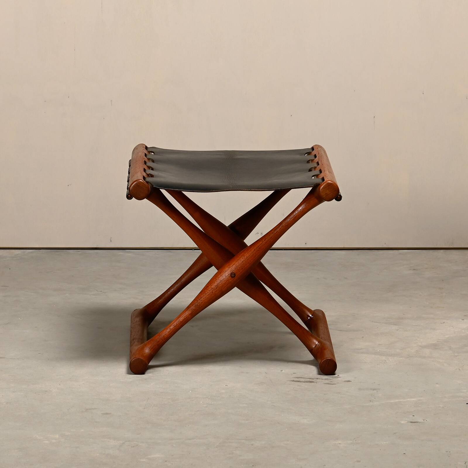 Poul Hundevad PH43 Guldhøj Stool in Teak and Black Leather, Denmark, 1960s