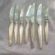 Lot de 7 couteaux de table anciens ercuis – métal argenté & design vin