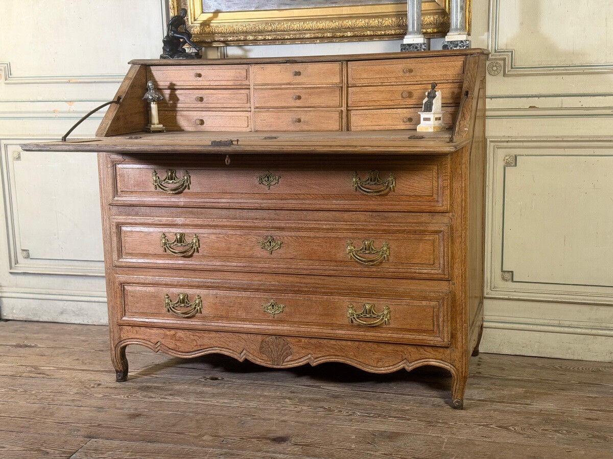 Commode secrétaire en chêne clair, XVIIIeme siècle