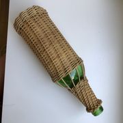 bouteille entourée de rotin années 70
