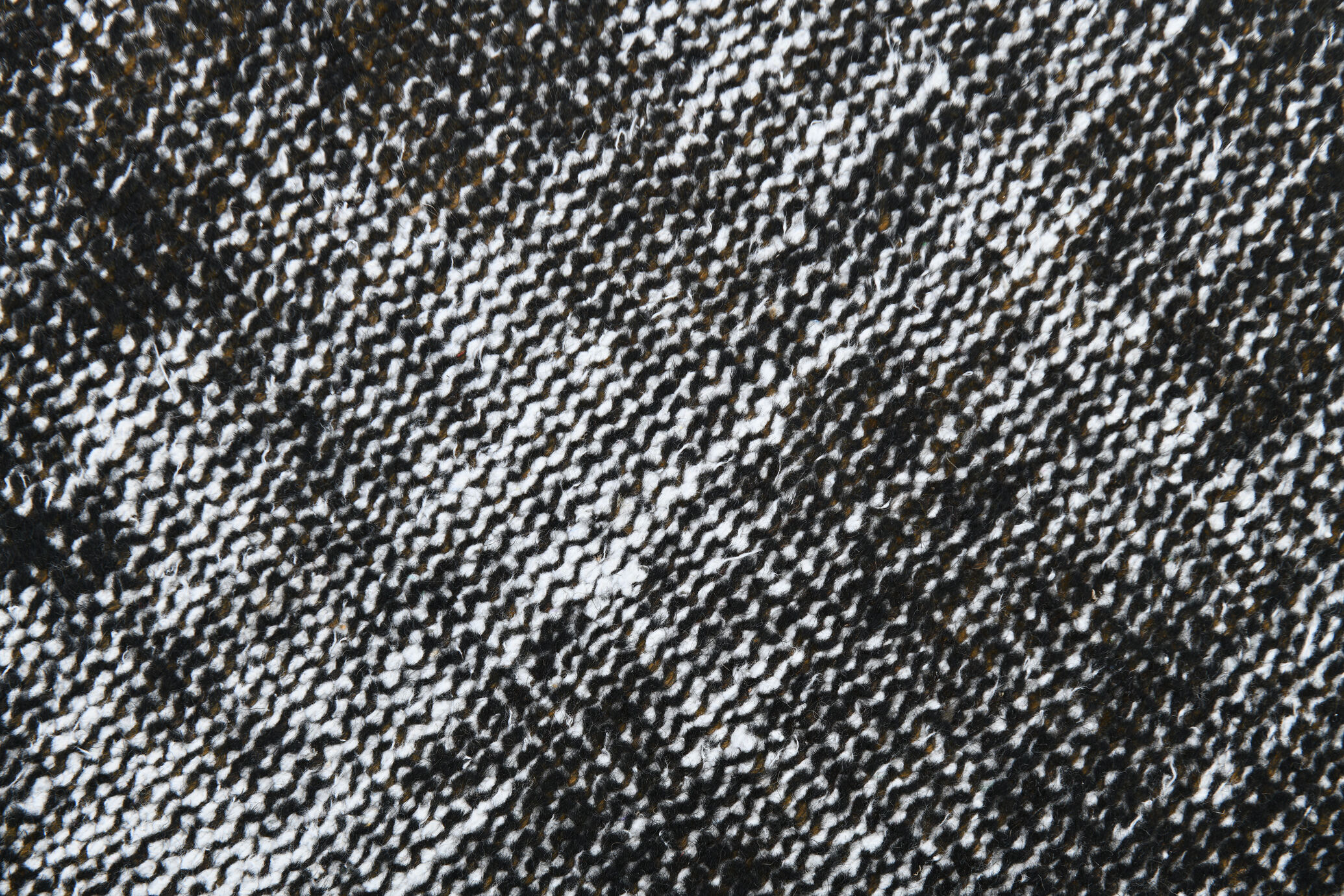 Handknotted wool rug, 284x172cm