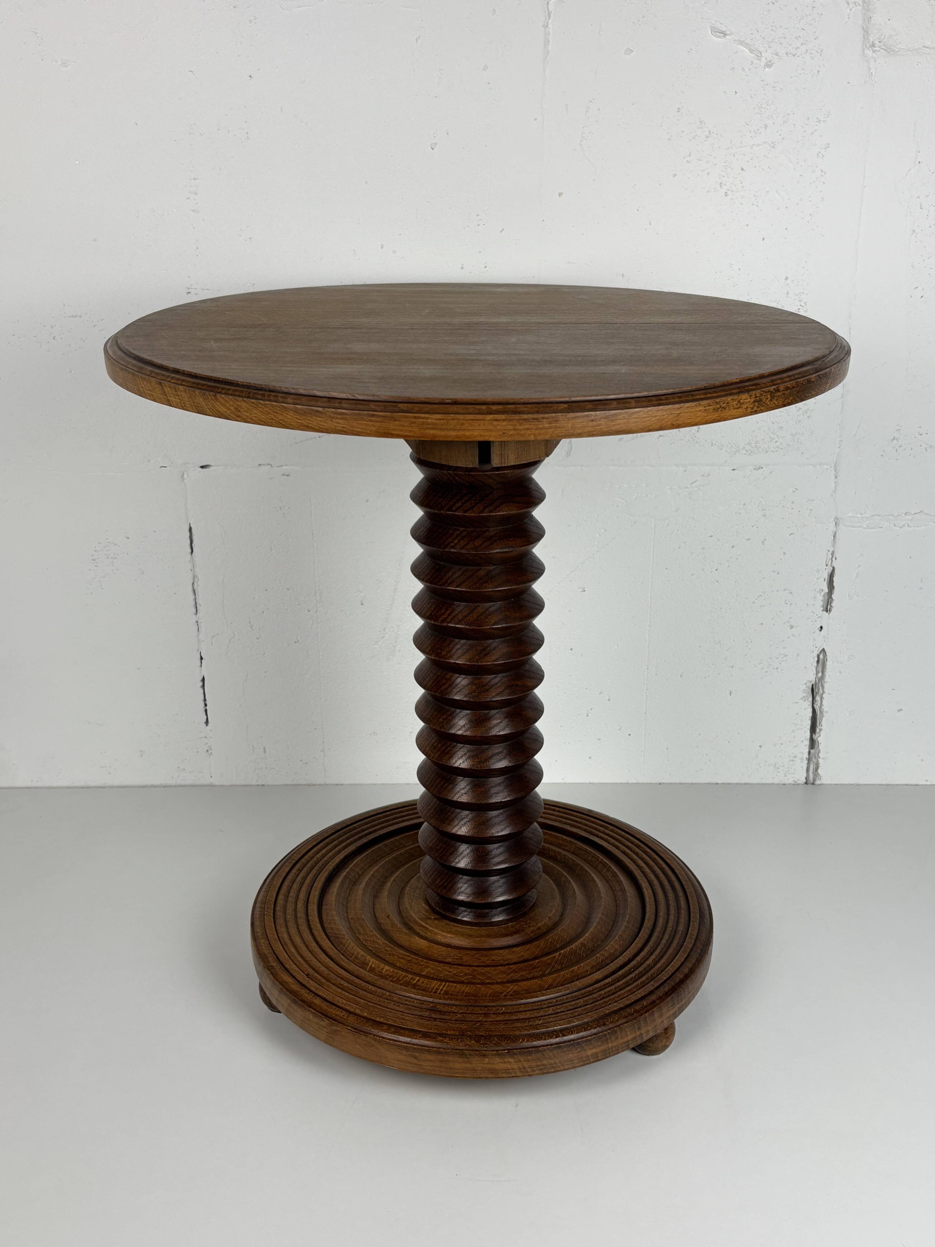 Table d'appoint brutaliste en bois tourné avec pressoir à vin