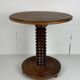 Table d'appoint brutaliste en bois tourné avec pressoir à vin