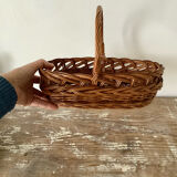 Oval basket with handle