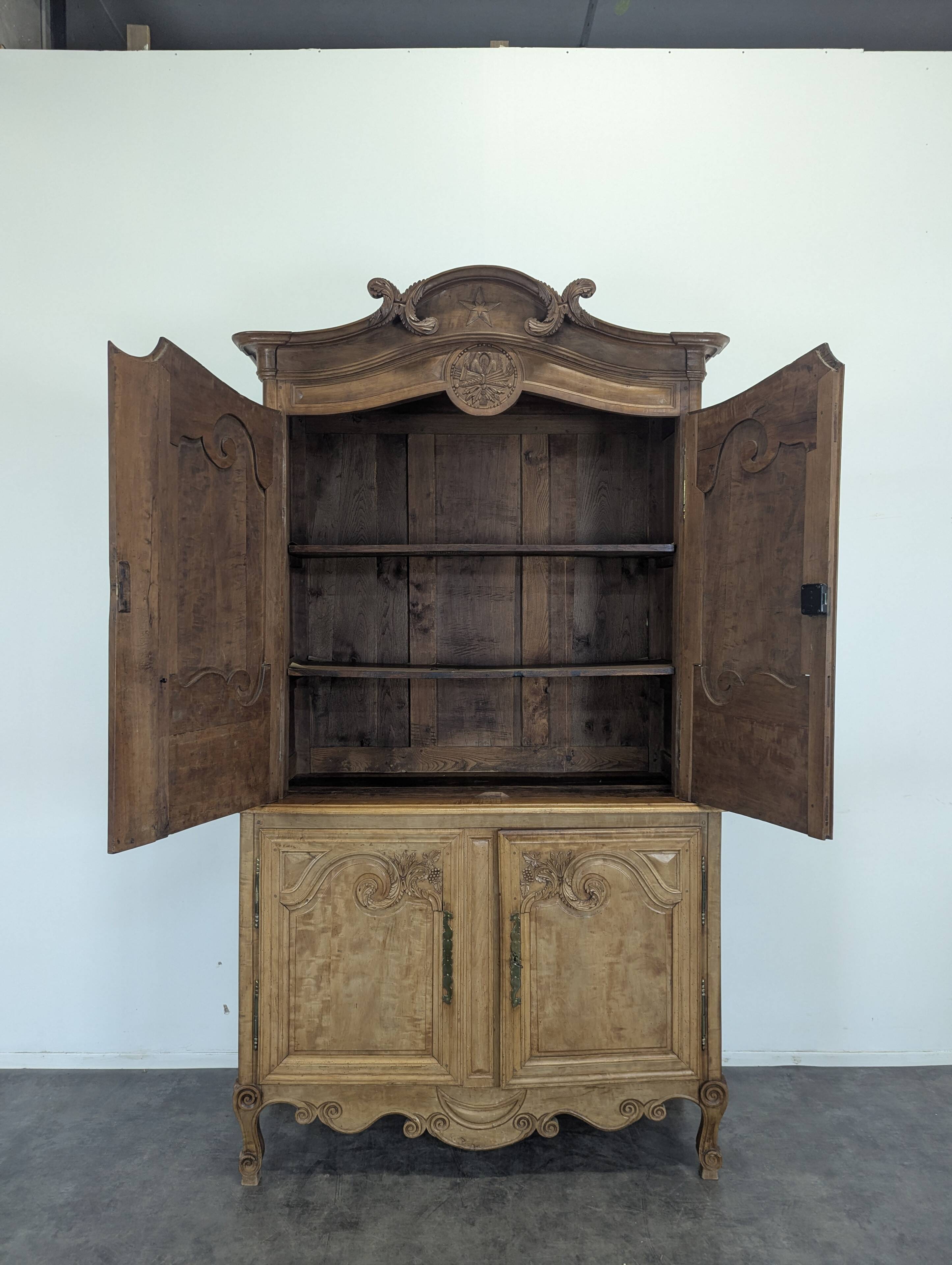 Cauchois sideboard in apple wood with hollow carvings