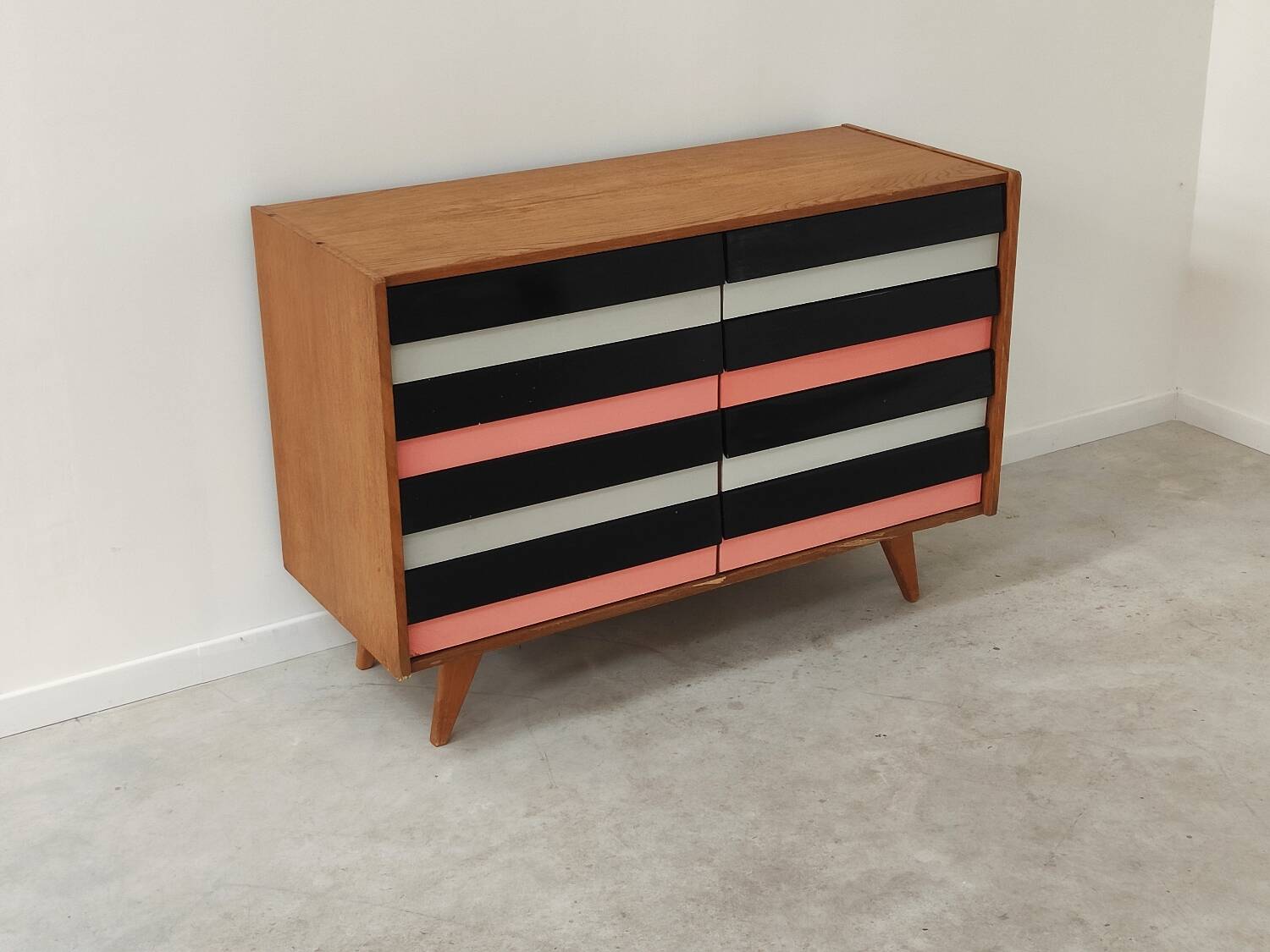 U-453 pink chest of drawers with 8 drawers by Jiri Jiroutek for Interier Praha 1960