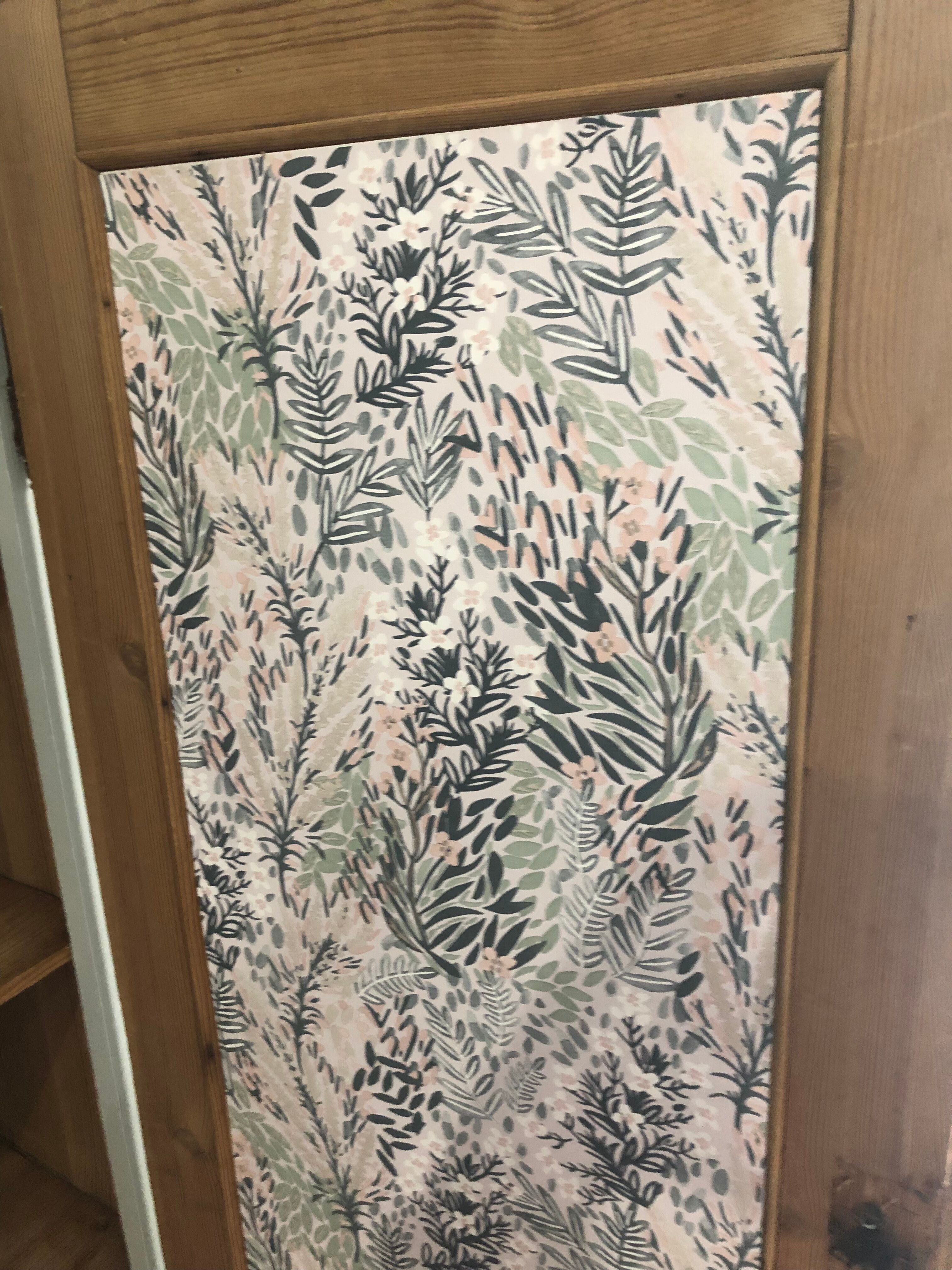 Bonnetiere en pin, armoire