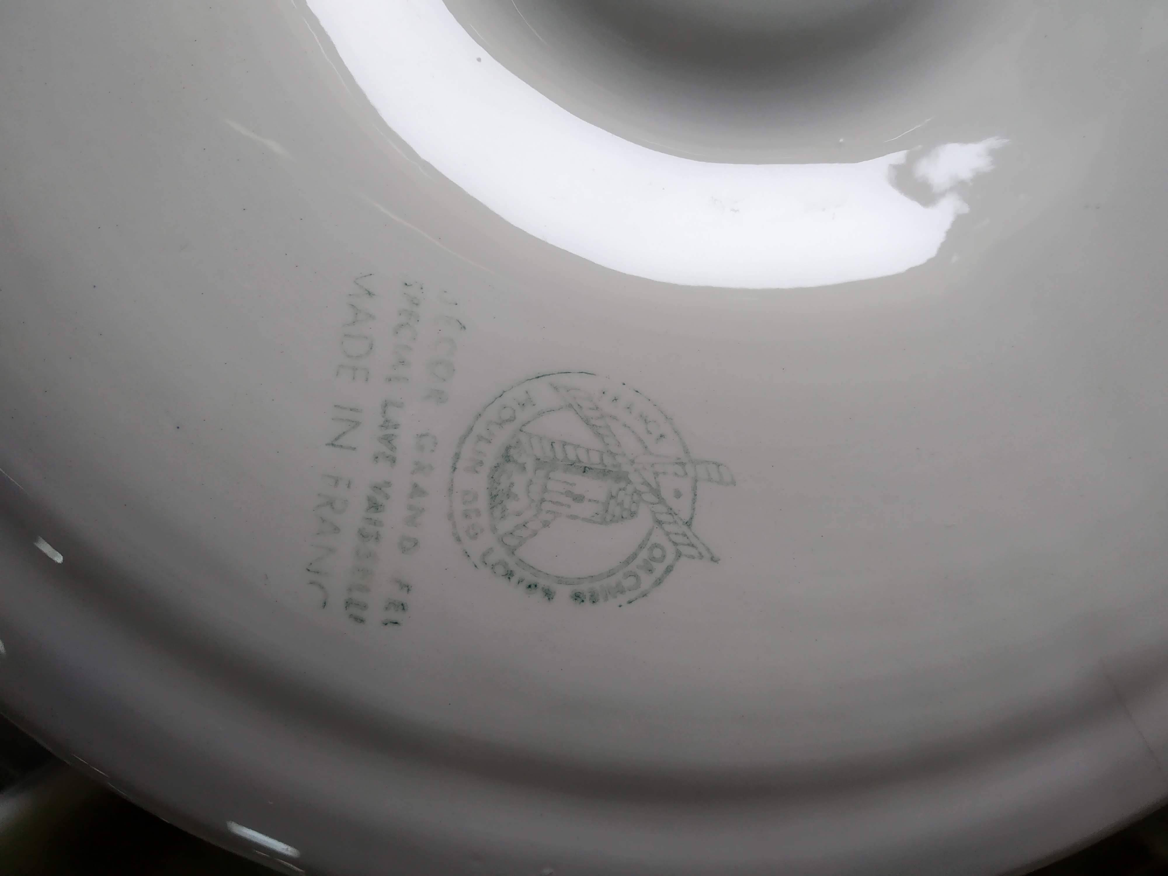 4 Moulin des Loups oyster plates with barbotine