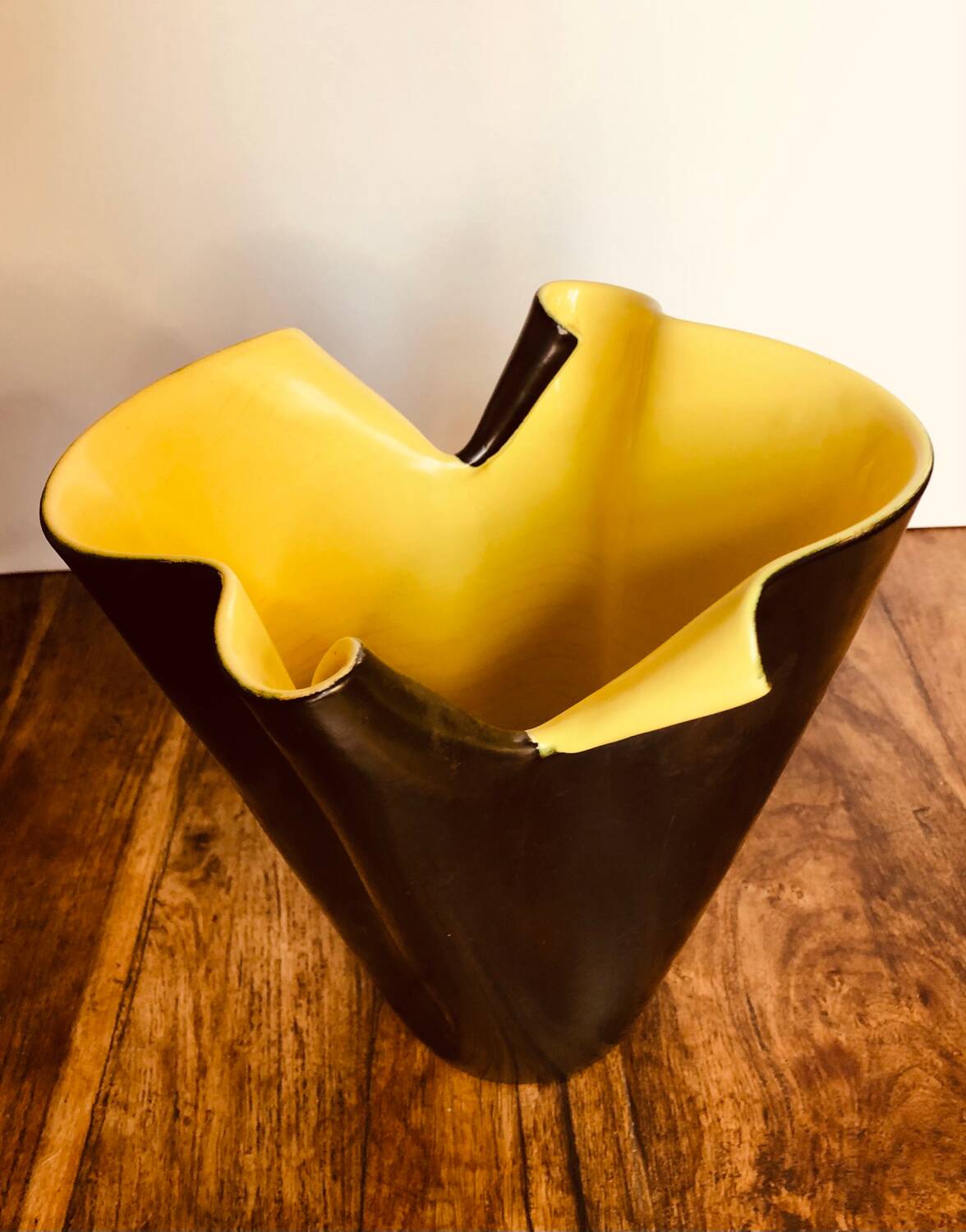 Large Vase Signed Elchinger. Black and yellow in free form. 1950s
