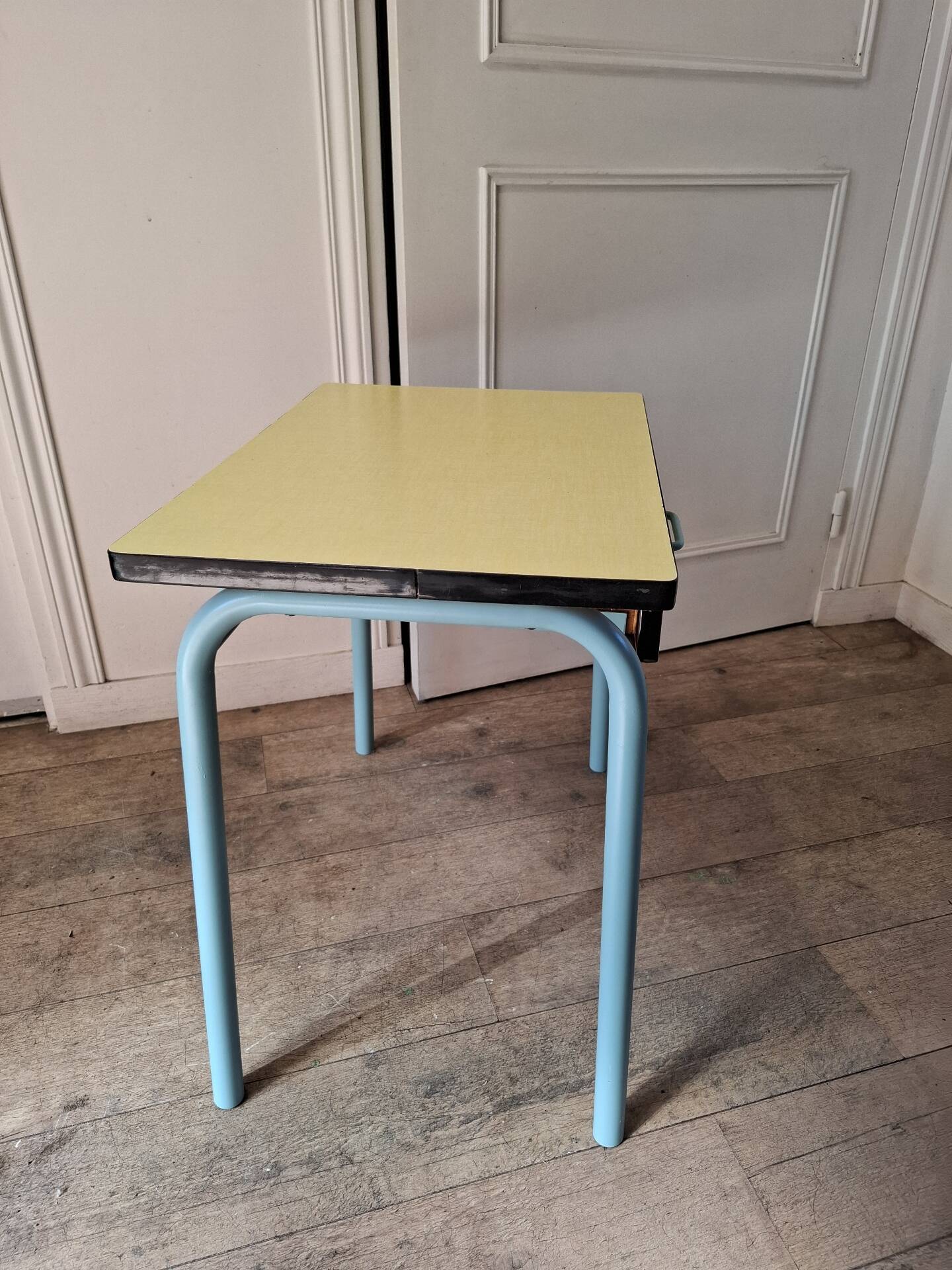 Child's desk