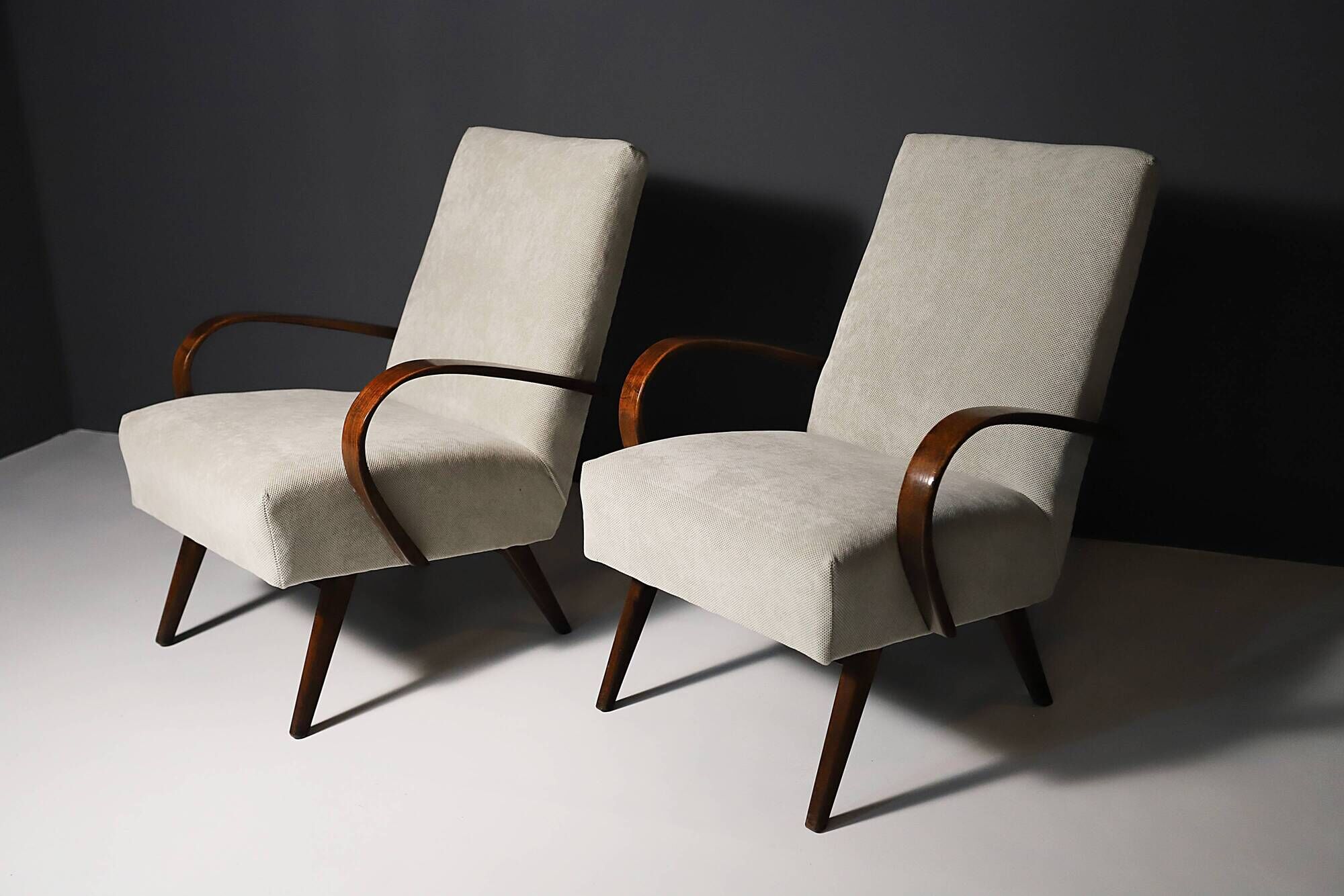 Fully renovated midcentury armchairs by Jaroslav Šmídek, 1960´s, set of 2