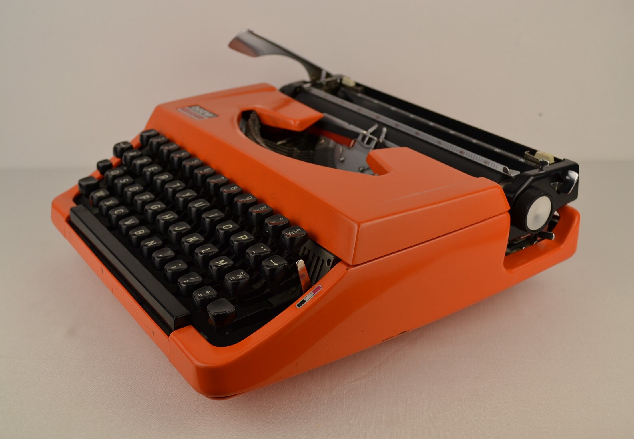 Typewriter brother 210 orange 1975