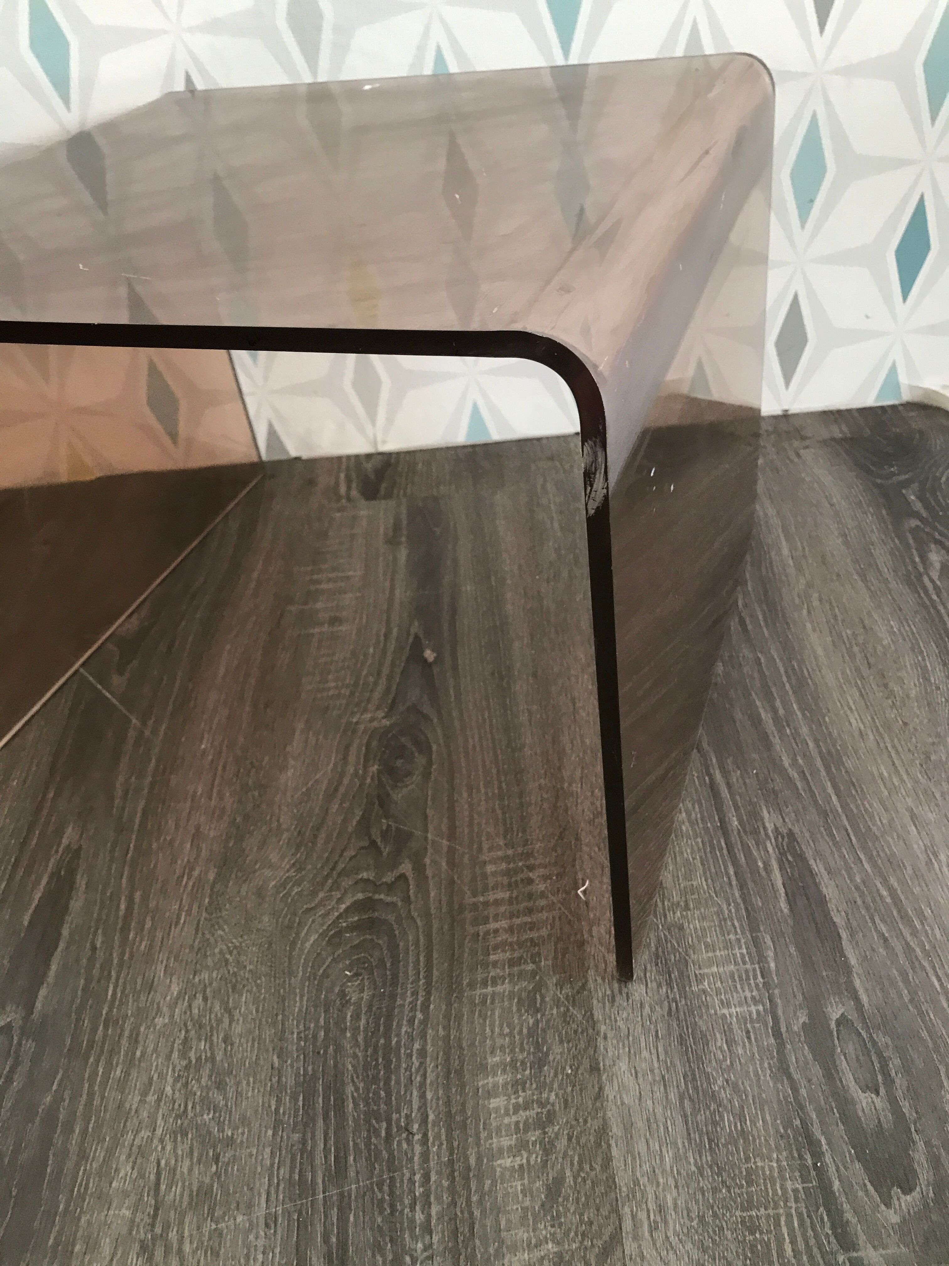 Sofa tip Plexiglas smokes