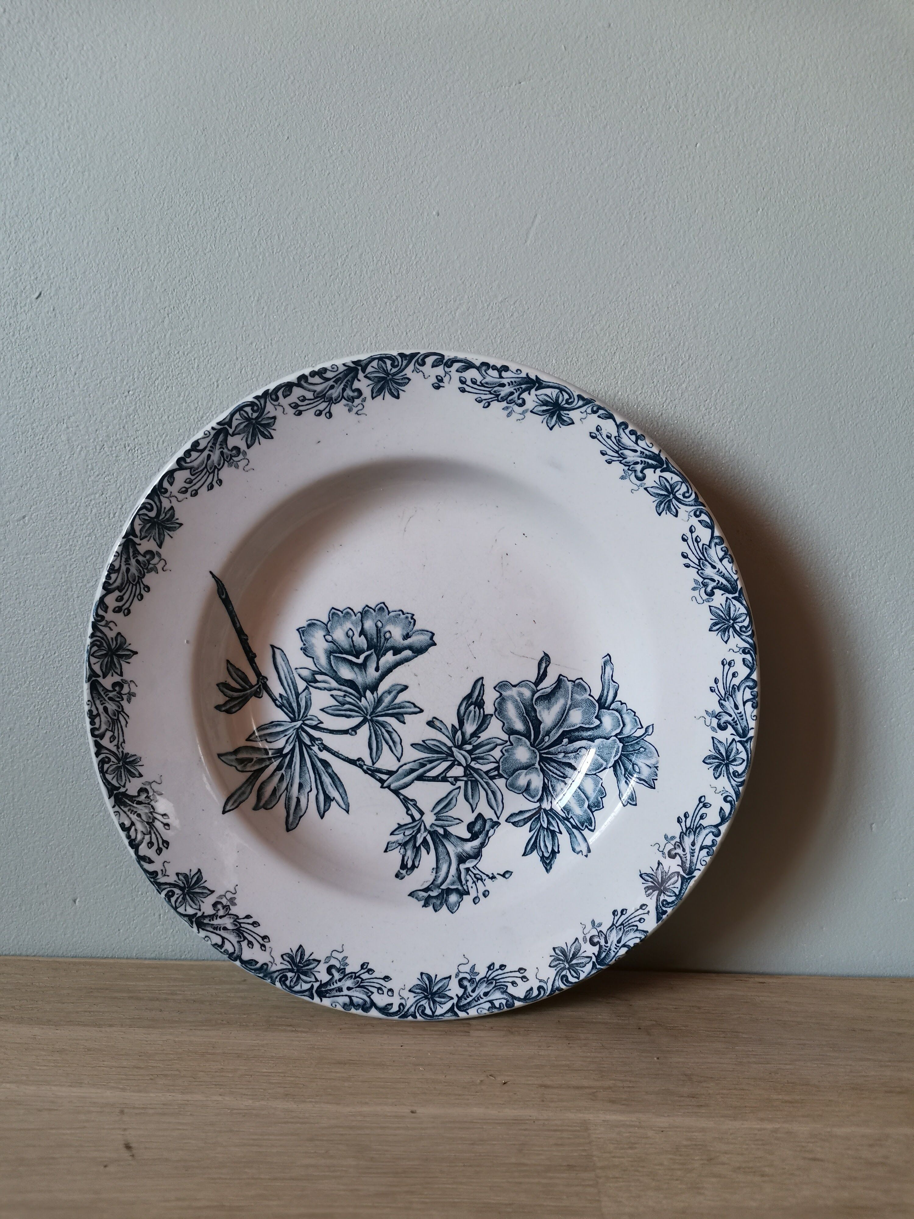 Hollow plate vintage flora St Amand blue flowers