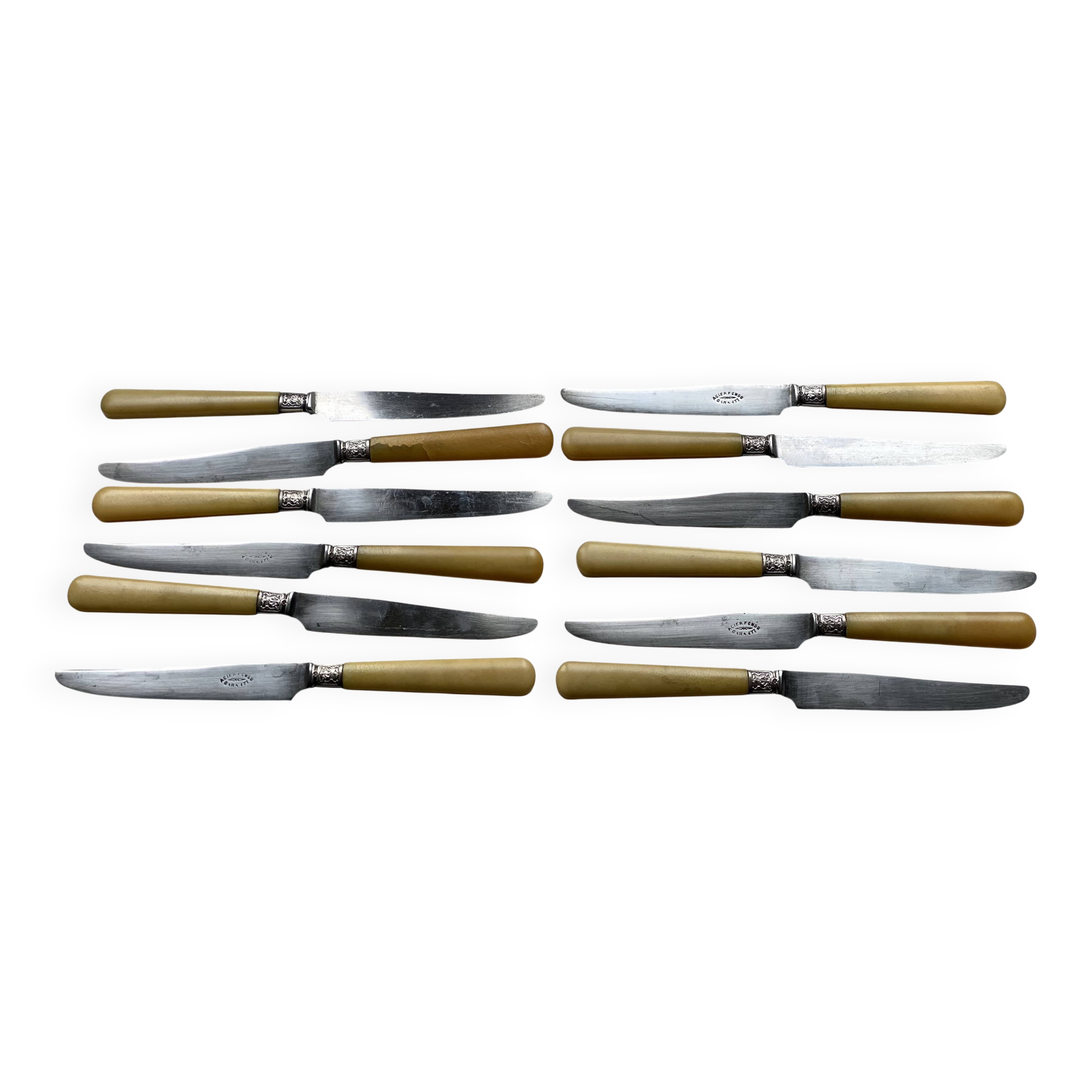 Service de 12 couteaux à dessert (ou fromage) corne et argent