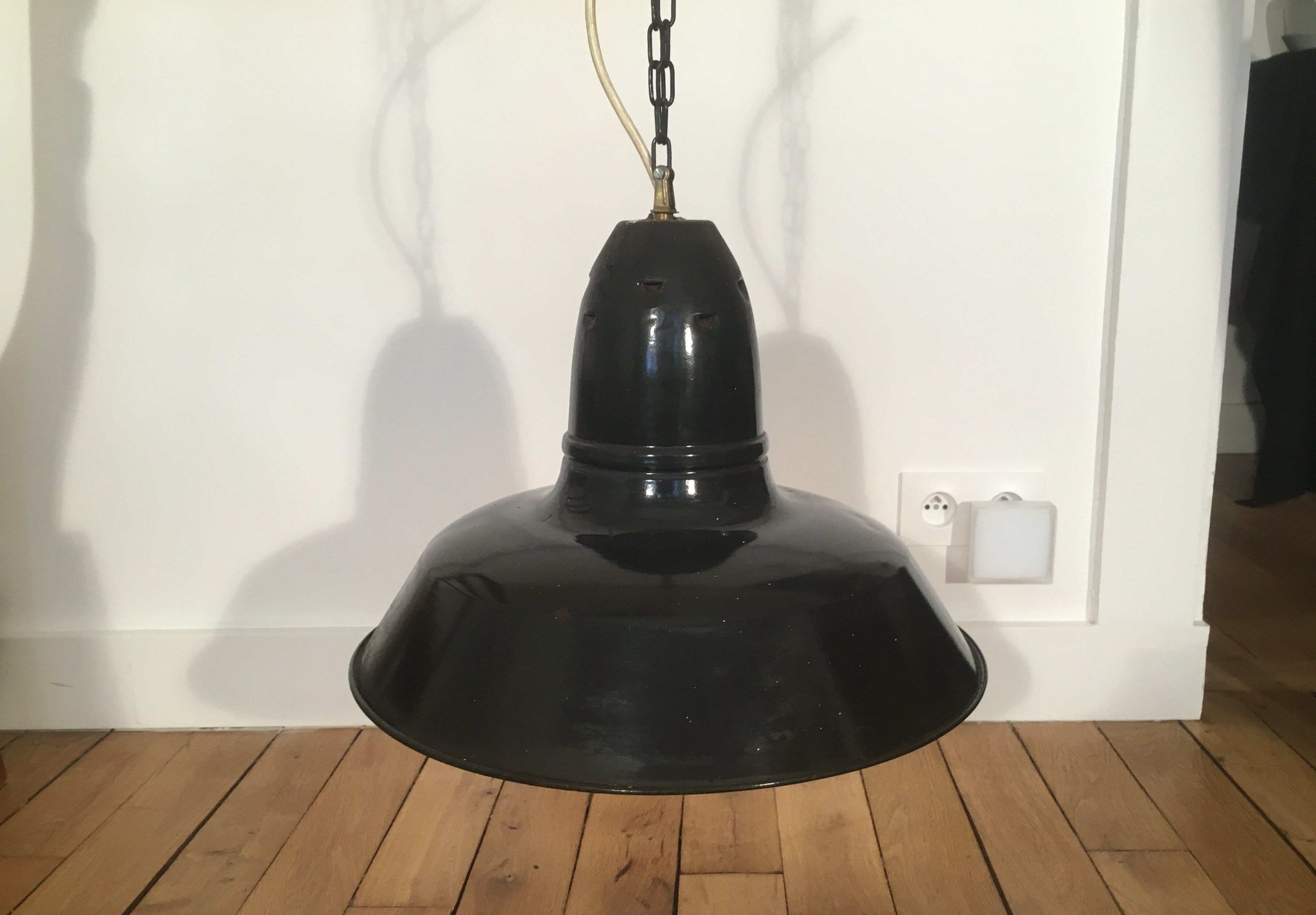 Large industrial hanging in enamelled sheet metal