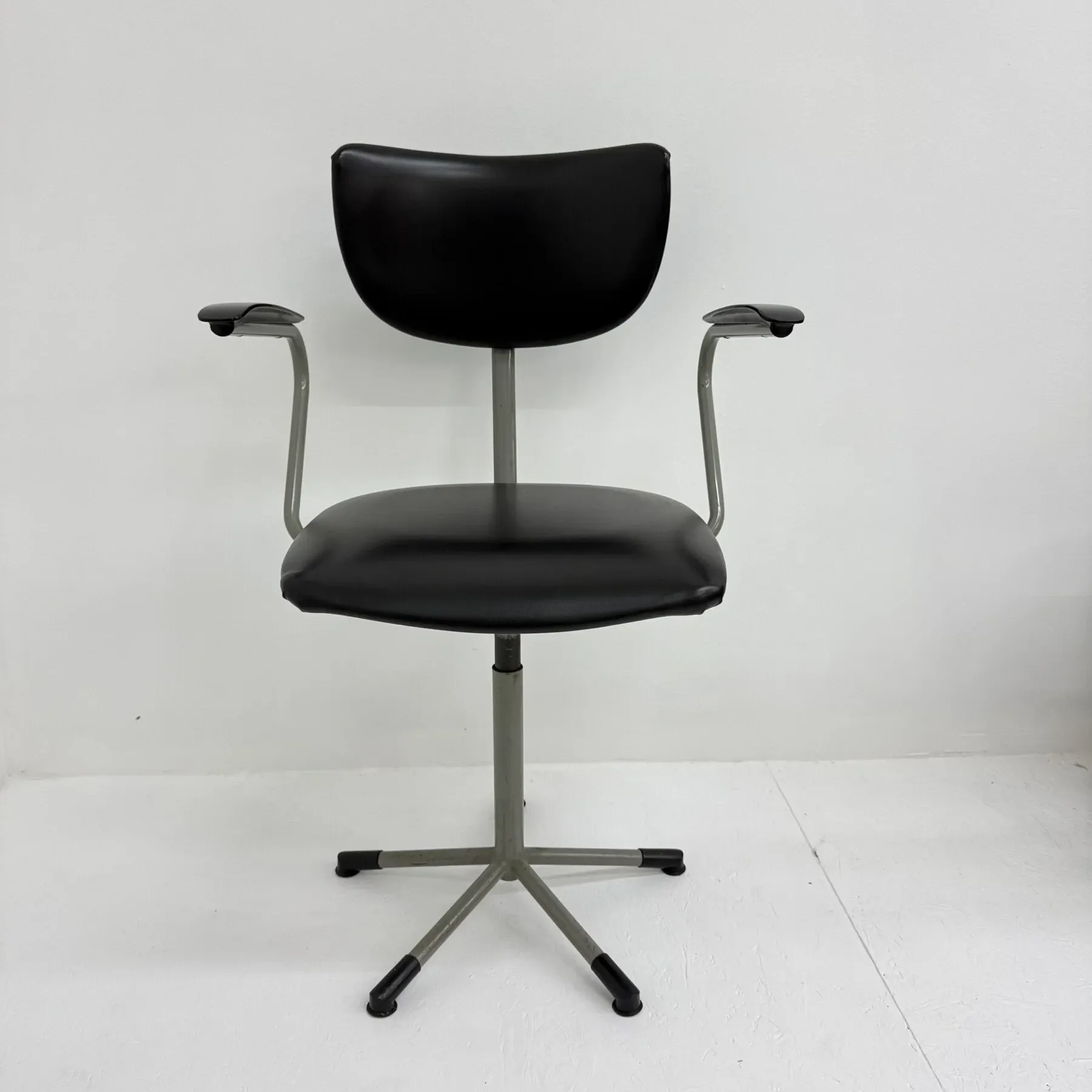 Mid-century 3311 desk chair by Toon de Wit for Gebroeders de Wit, 1960s