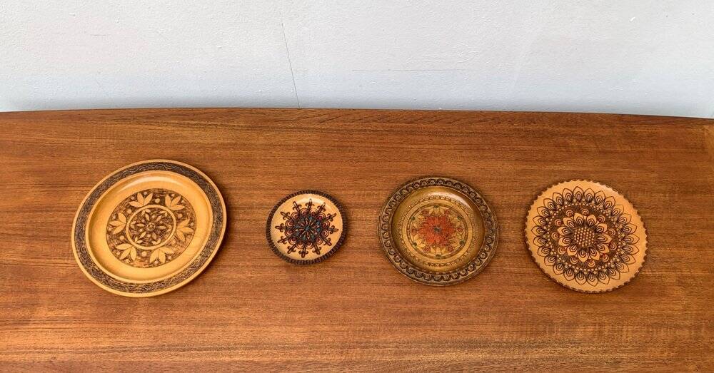 Vintage wooden wall plates, set of 4