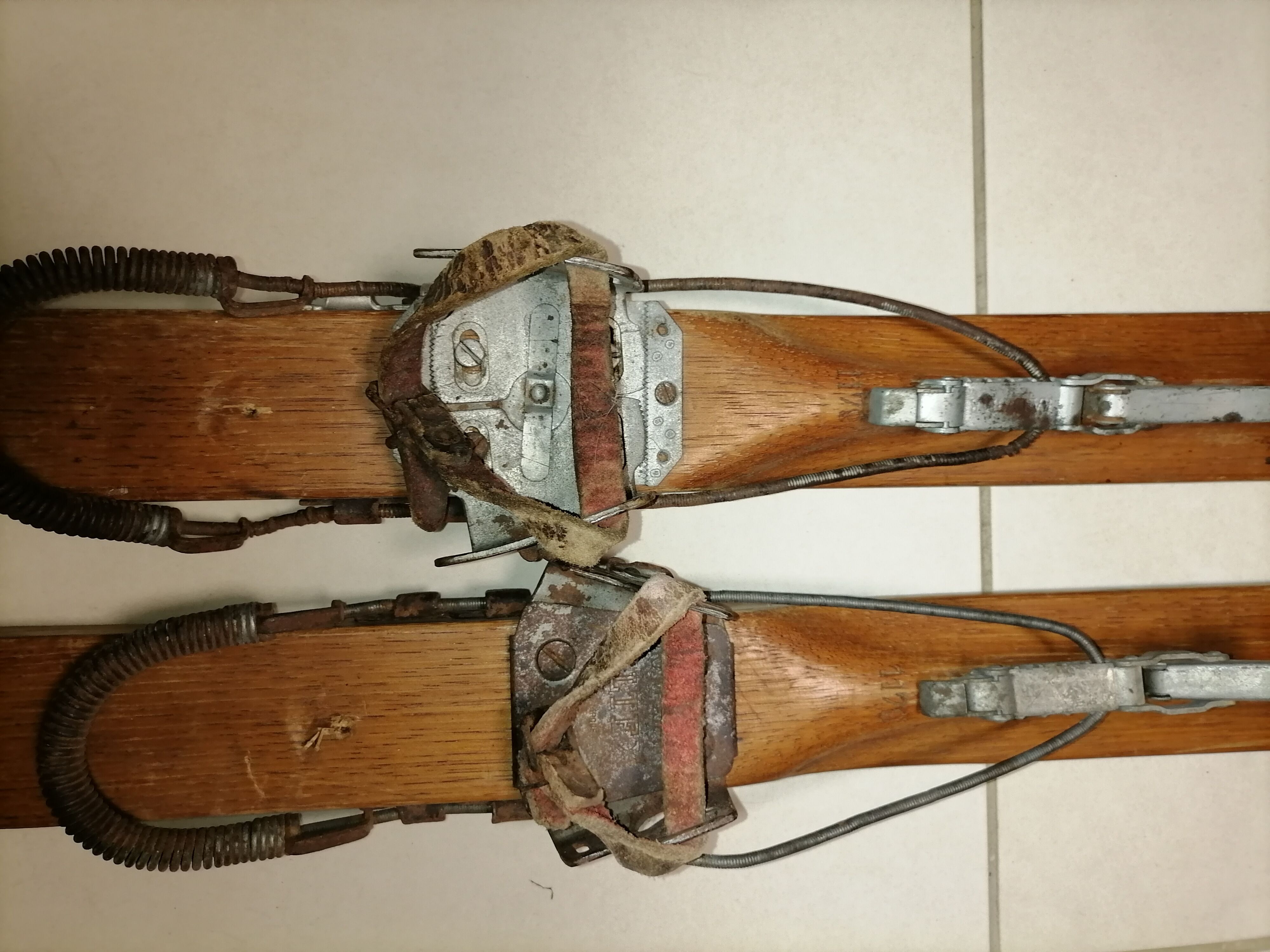 Pair of skis Chambéry Excella