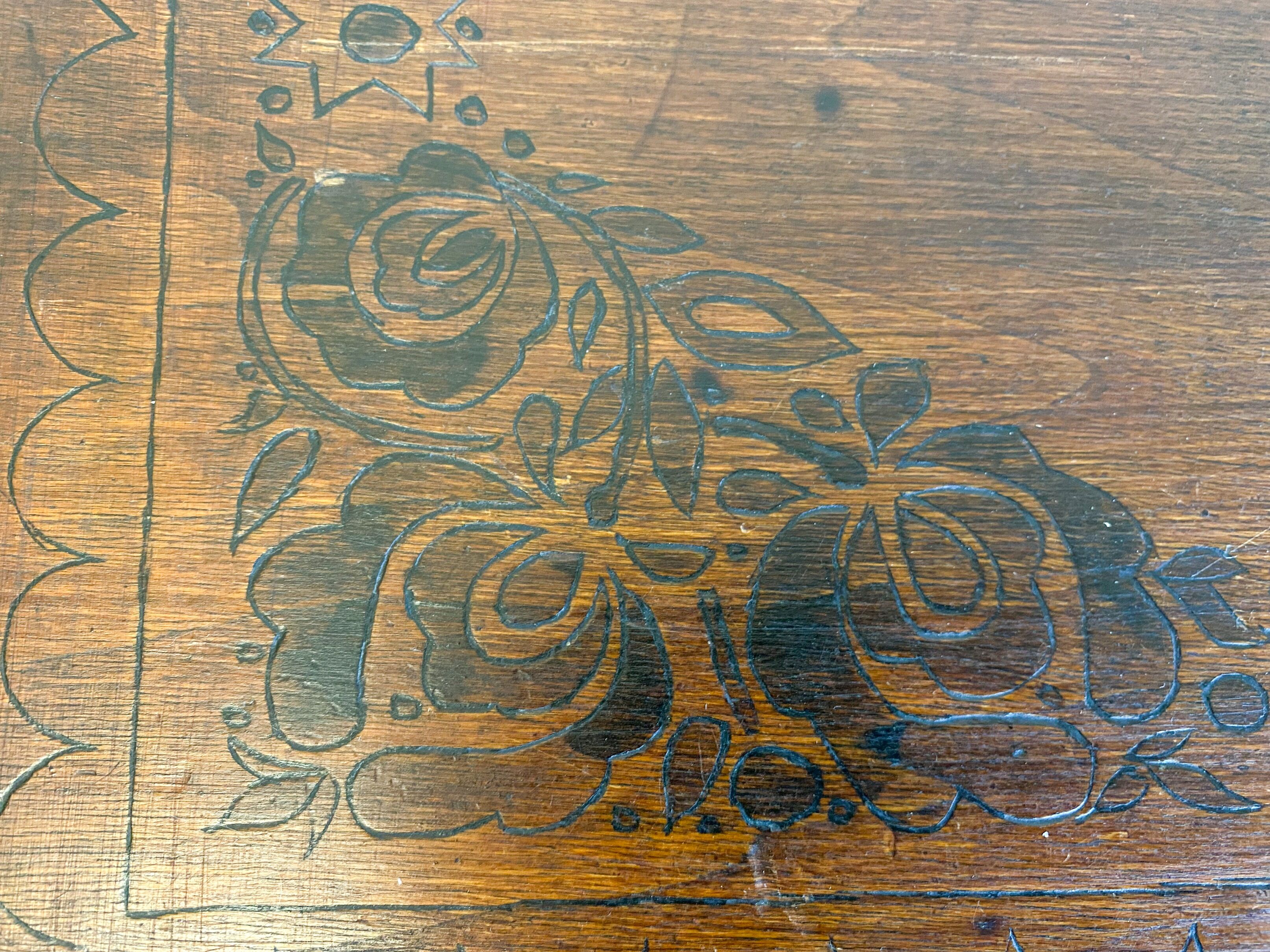 Table pedestal table art deco flower patterns