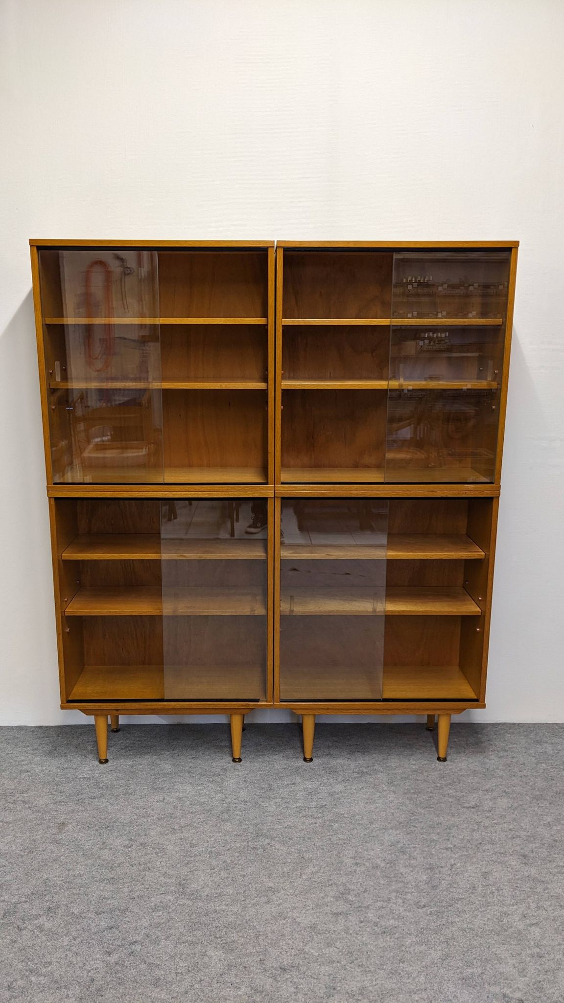 Bibliothèque vitrée 4 modules en chêne blond, France vers 1960