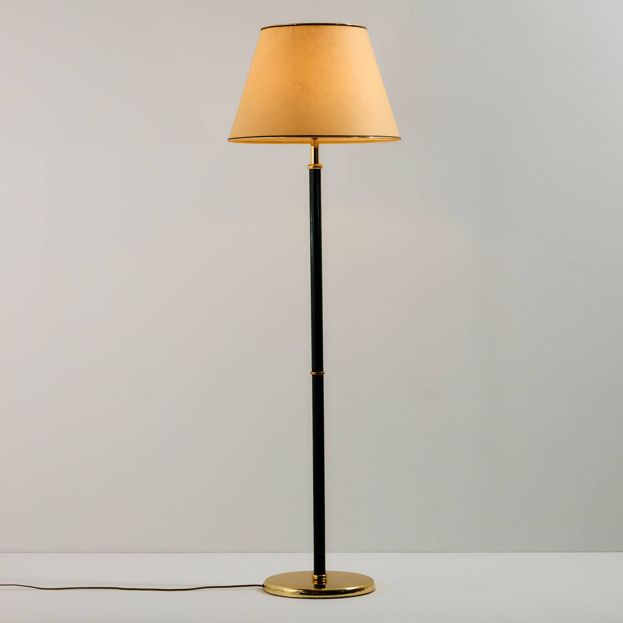 MK11043 Lampadaire français par Le Dauphin