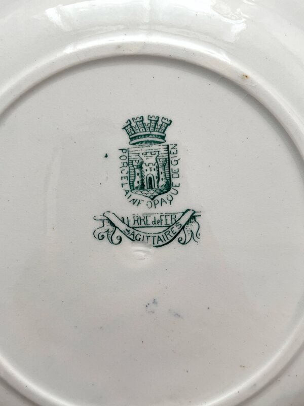 6 assiettes à dessert en terre de fer ''Sagittaires'' Gien