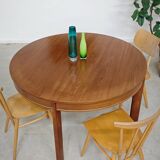 Extendable table with integrated Scandinavian style Self