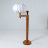 Modern sculptural Scandinavian floor lamp in pine by Uno Kristiansson, Sweden 1970s