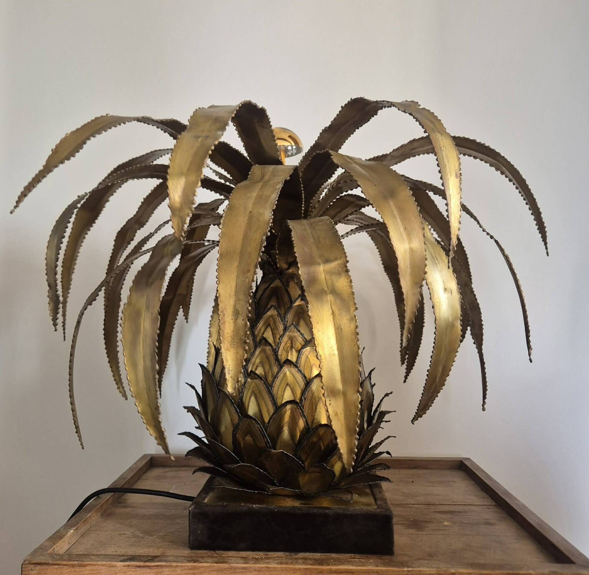 Lampe ananas vers 1970 de la maison jansen à paris.