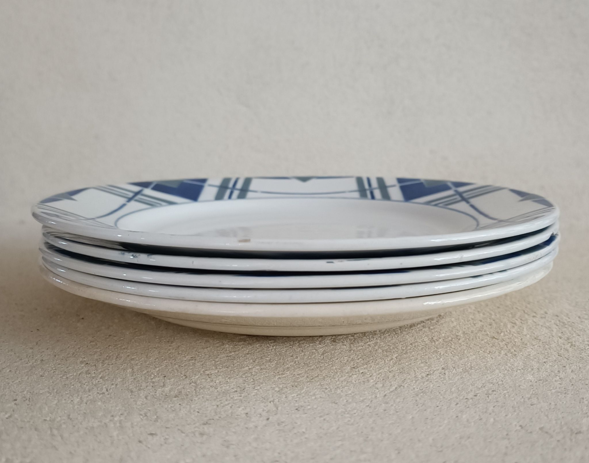 Lot de 5 assiettes terre de fer dépareillées