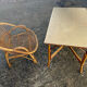 Bureau et fauteuil enfant en rotin vintage