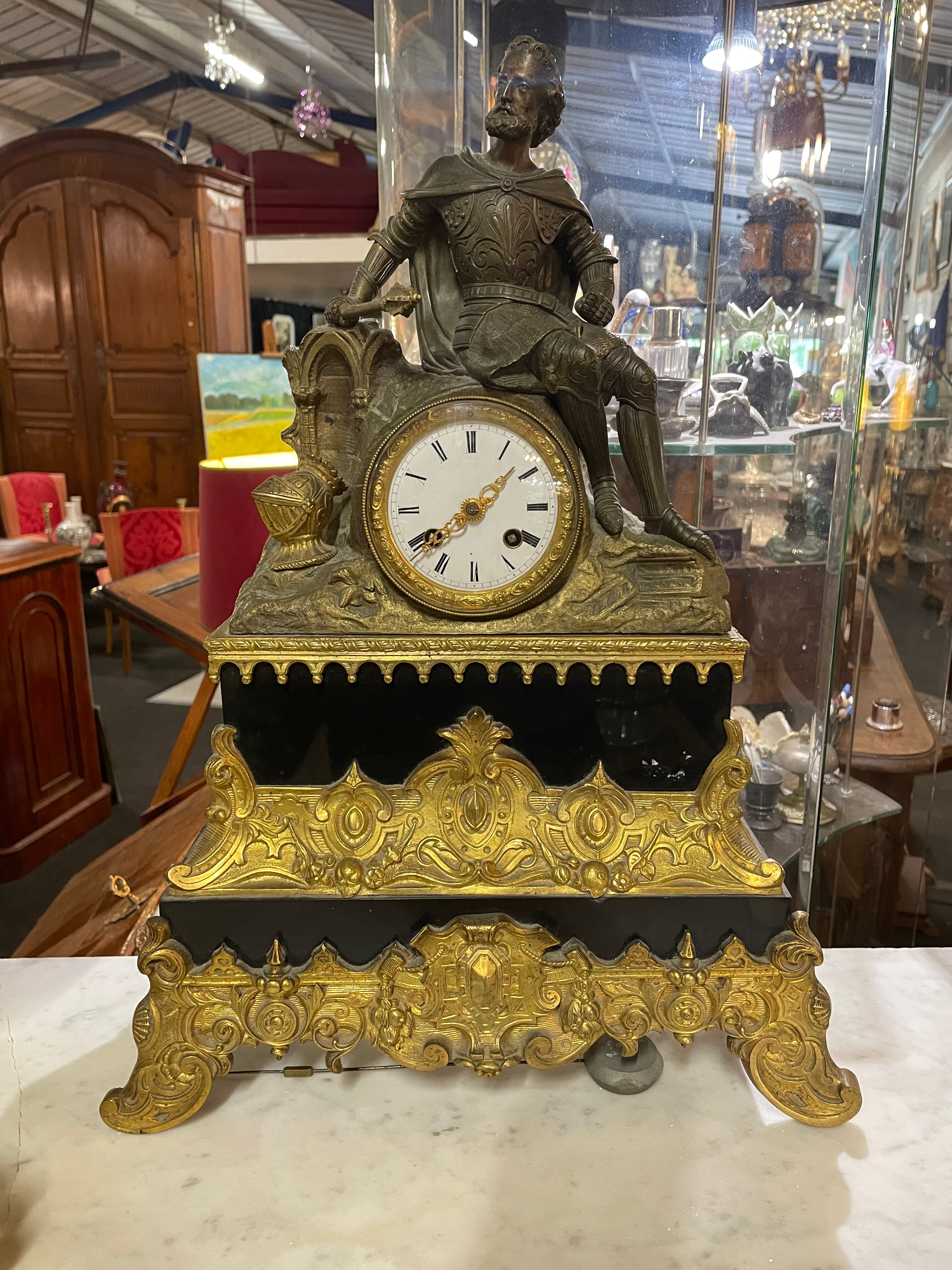 Pendulum in gilded bronze and onyx