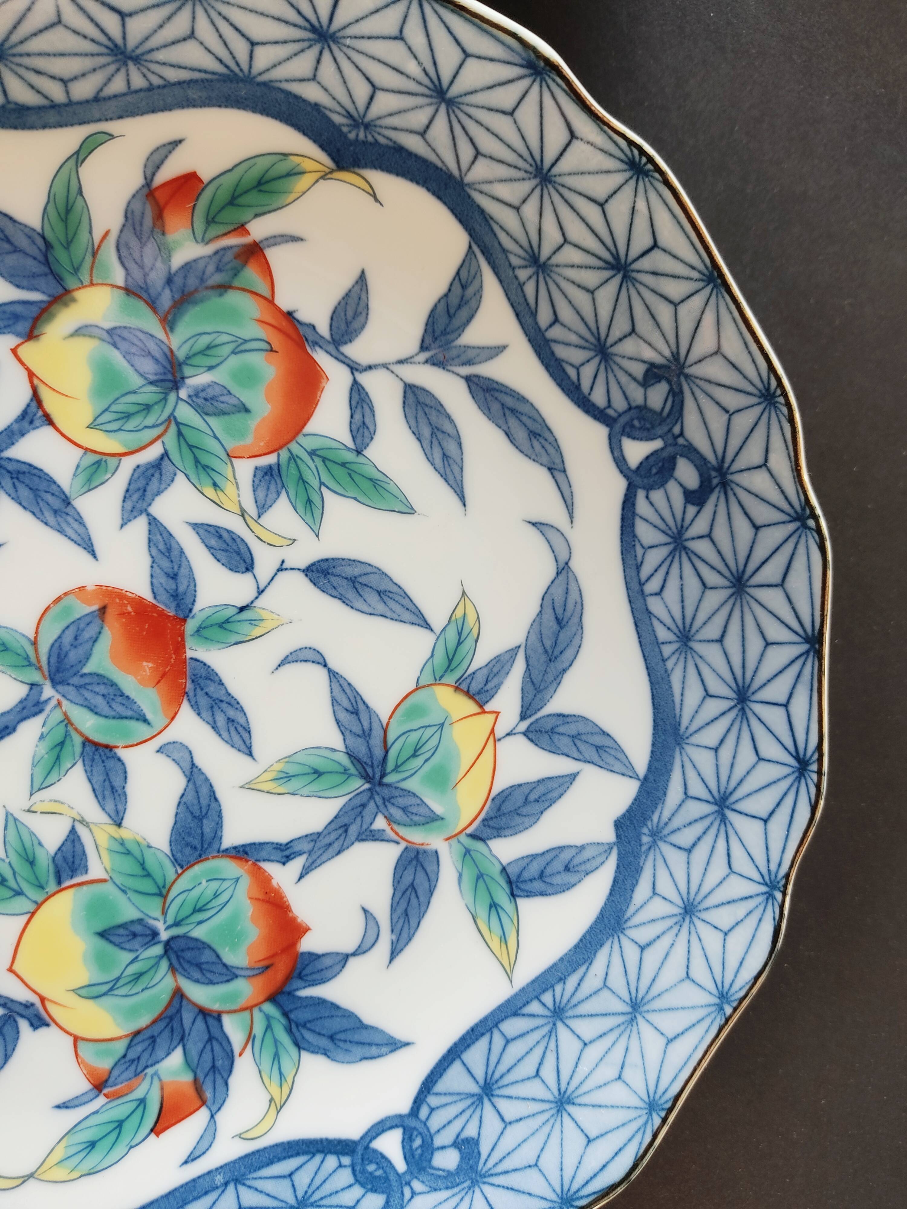 Pair of Asian plates decoration pomegranates