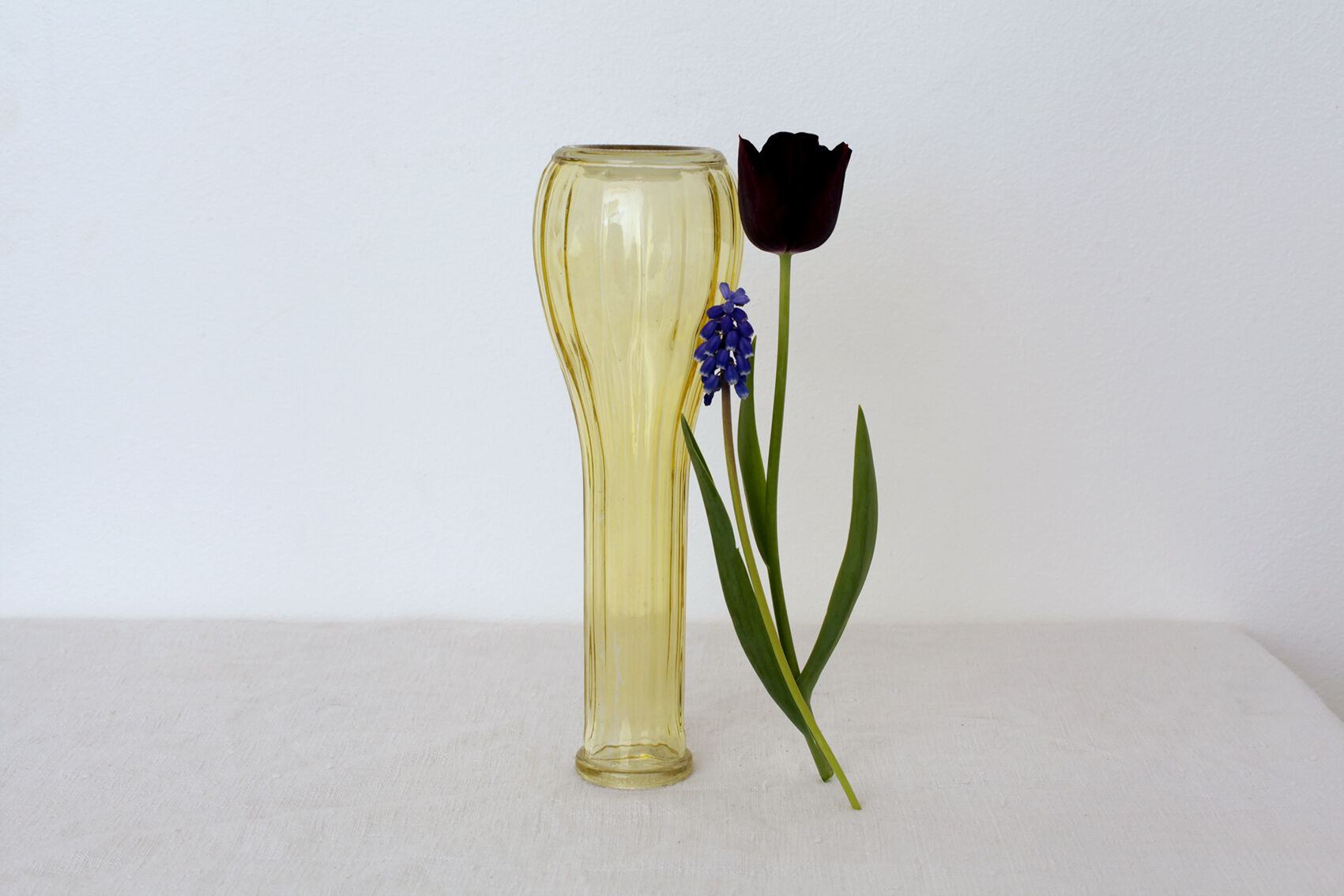 Striated yellow soliflore vase