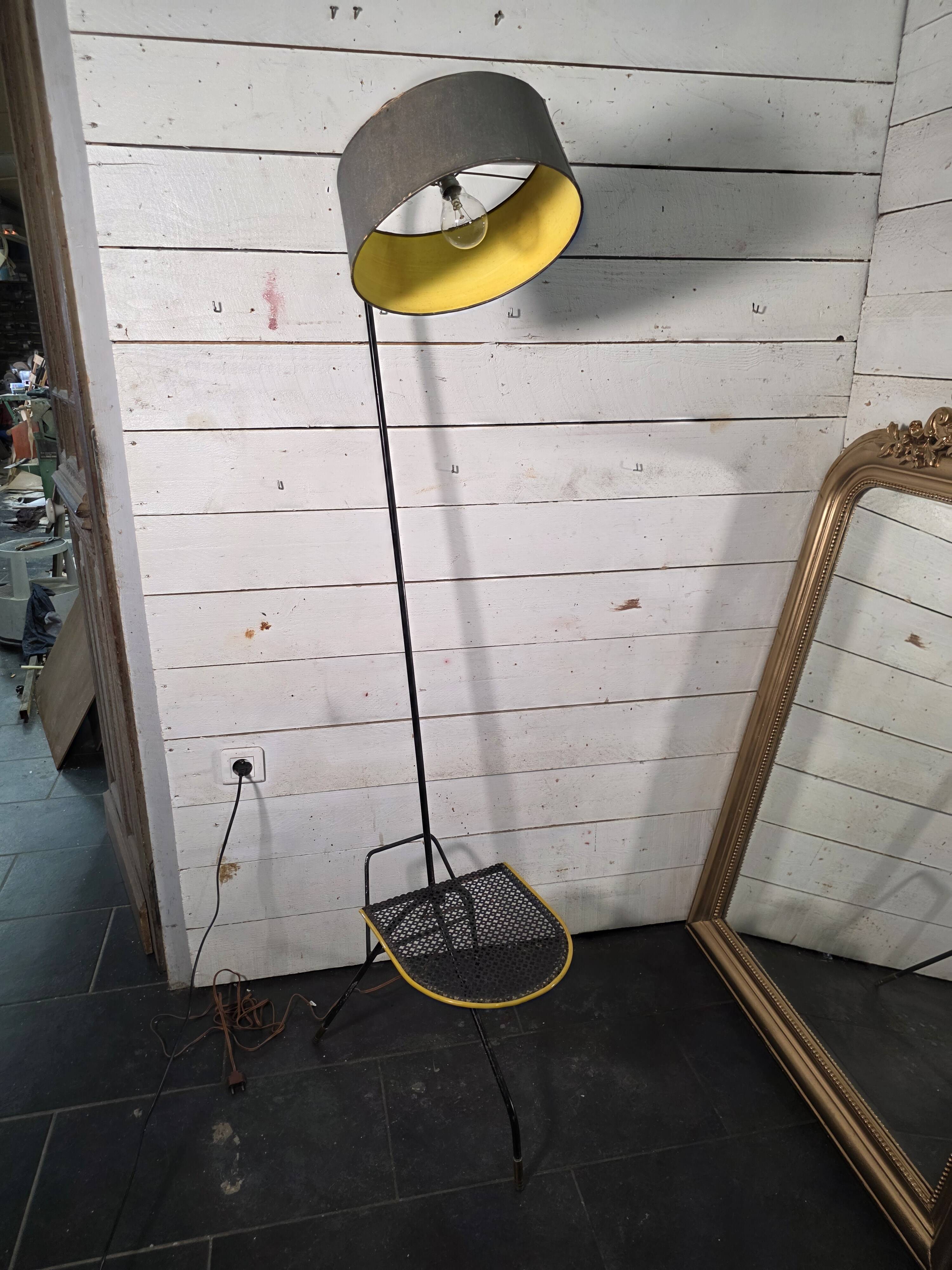 Lampadaire tripode style Matégot années 50