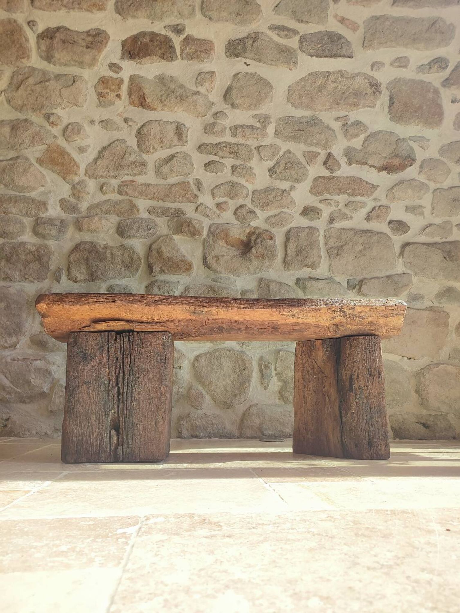 Banc brutaliste centenaire