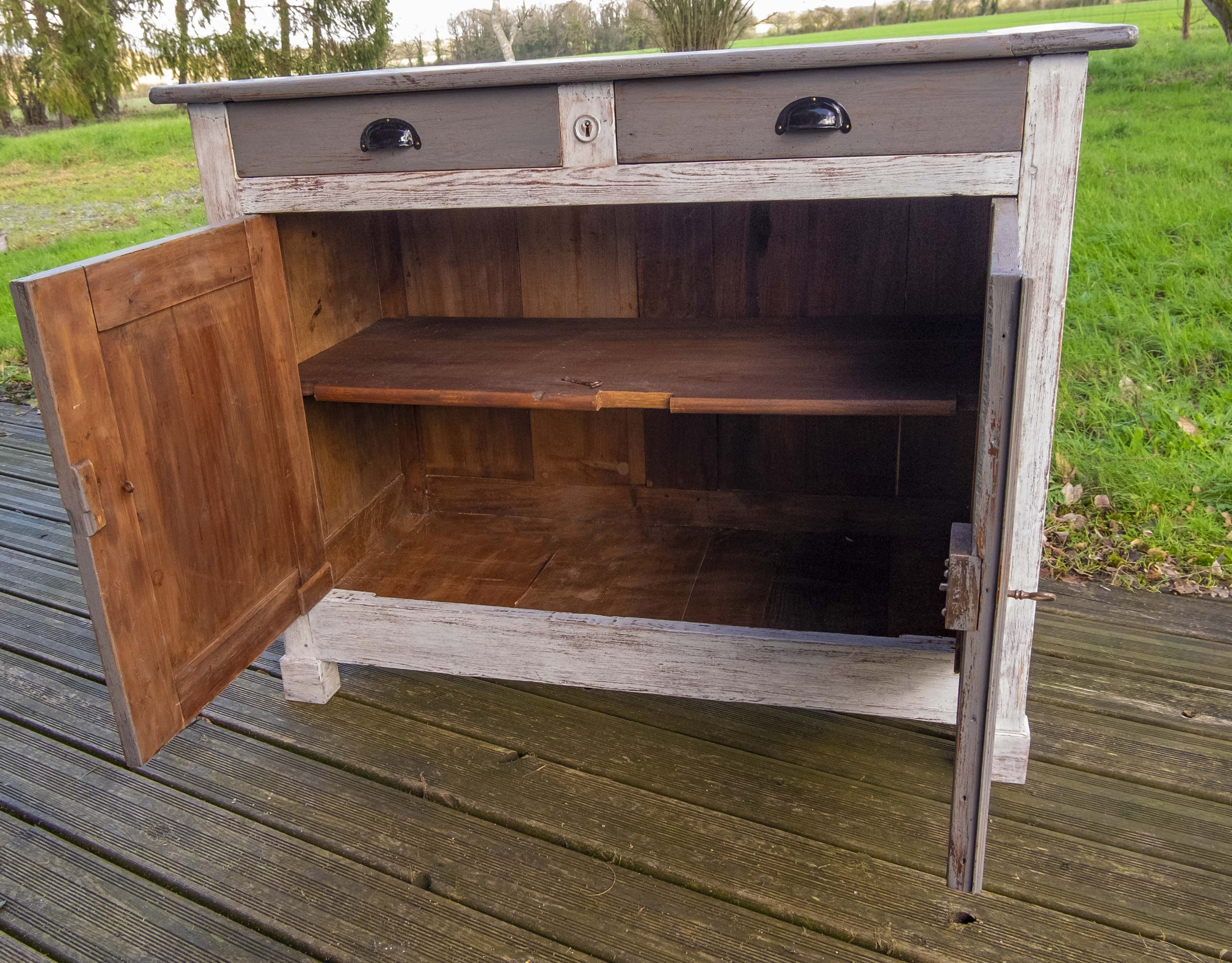 Buffet de campagne patiné