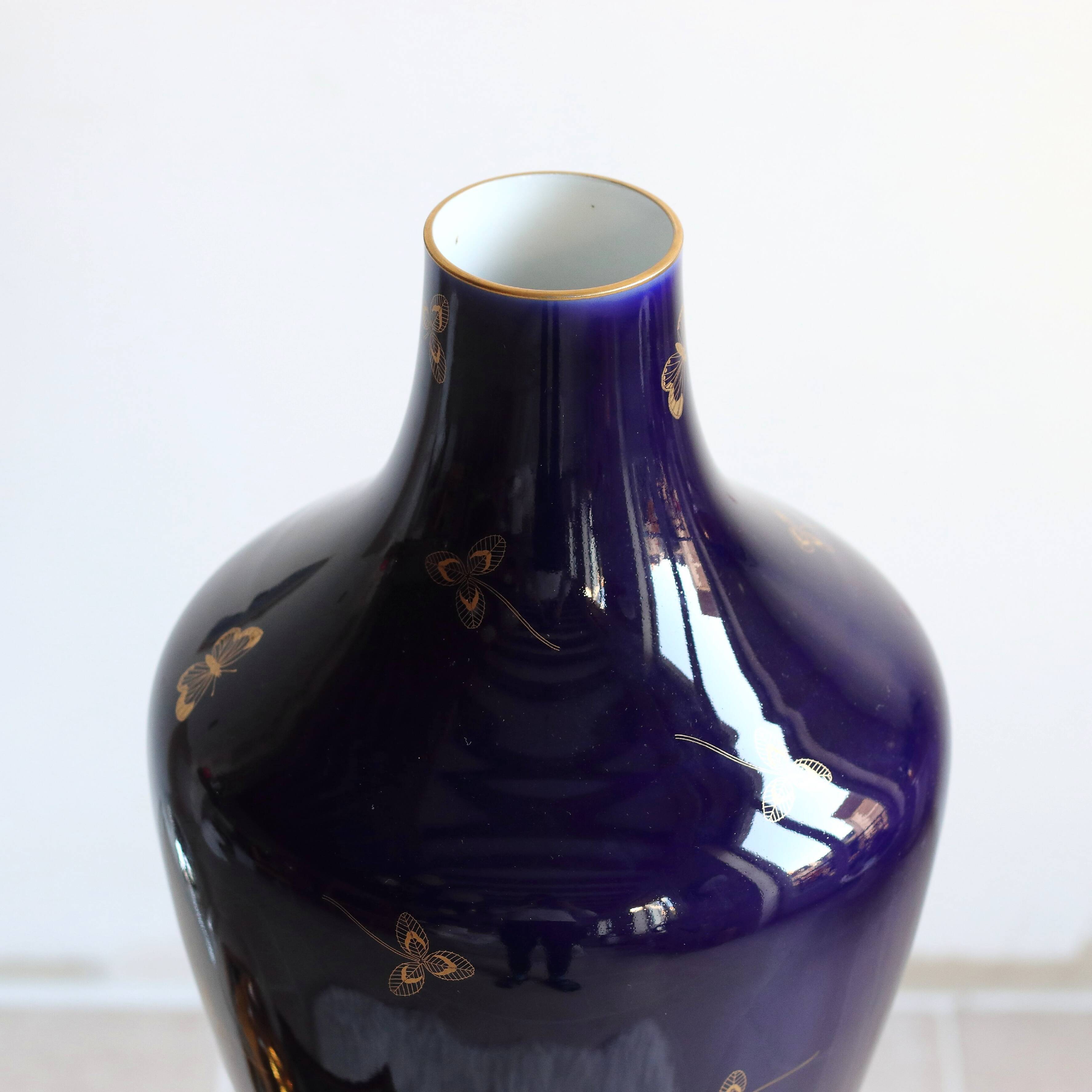 Vase in blue porcelain of Sèvres early twentieth century, 48 cm