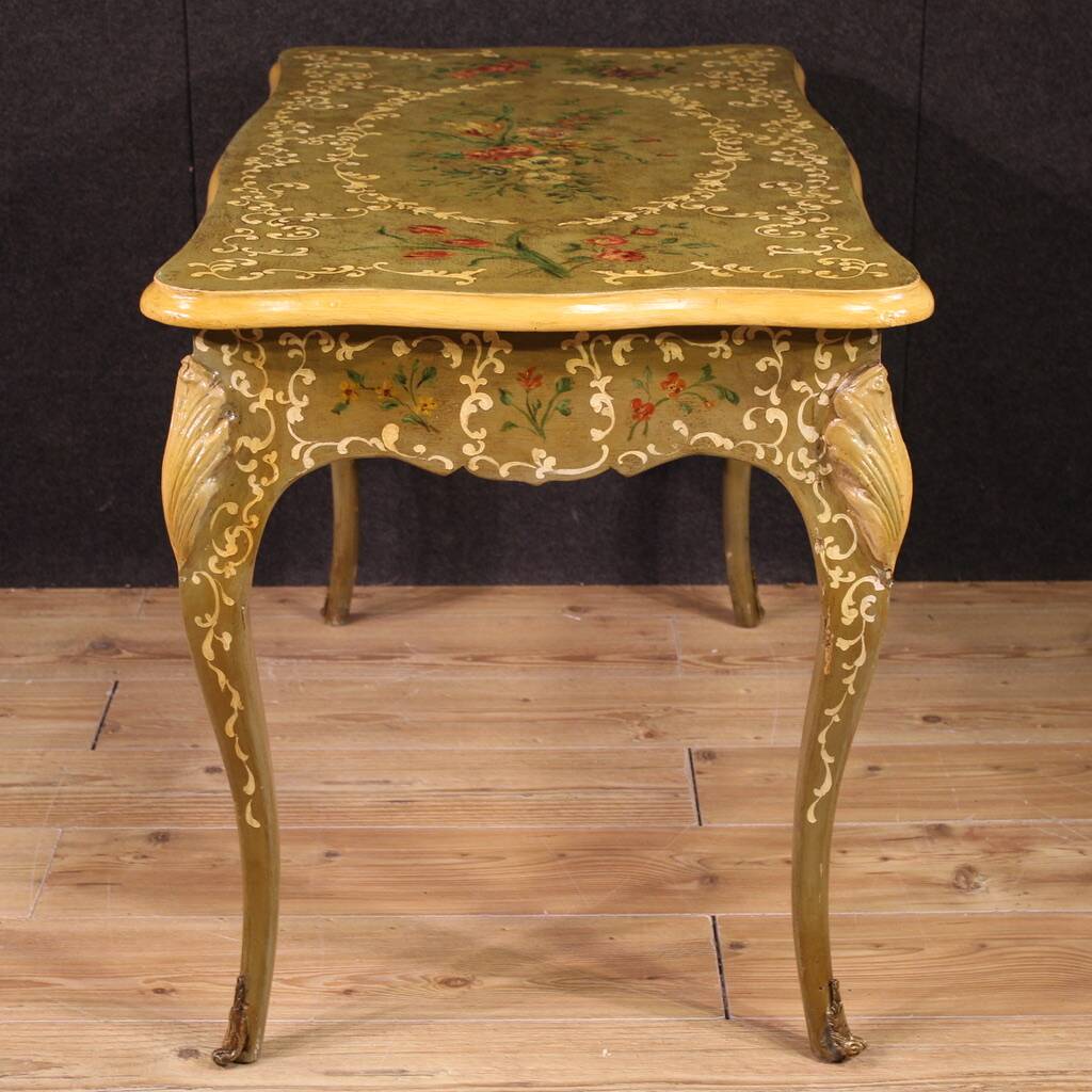 Bureau français laqué et peint, XXe siècle