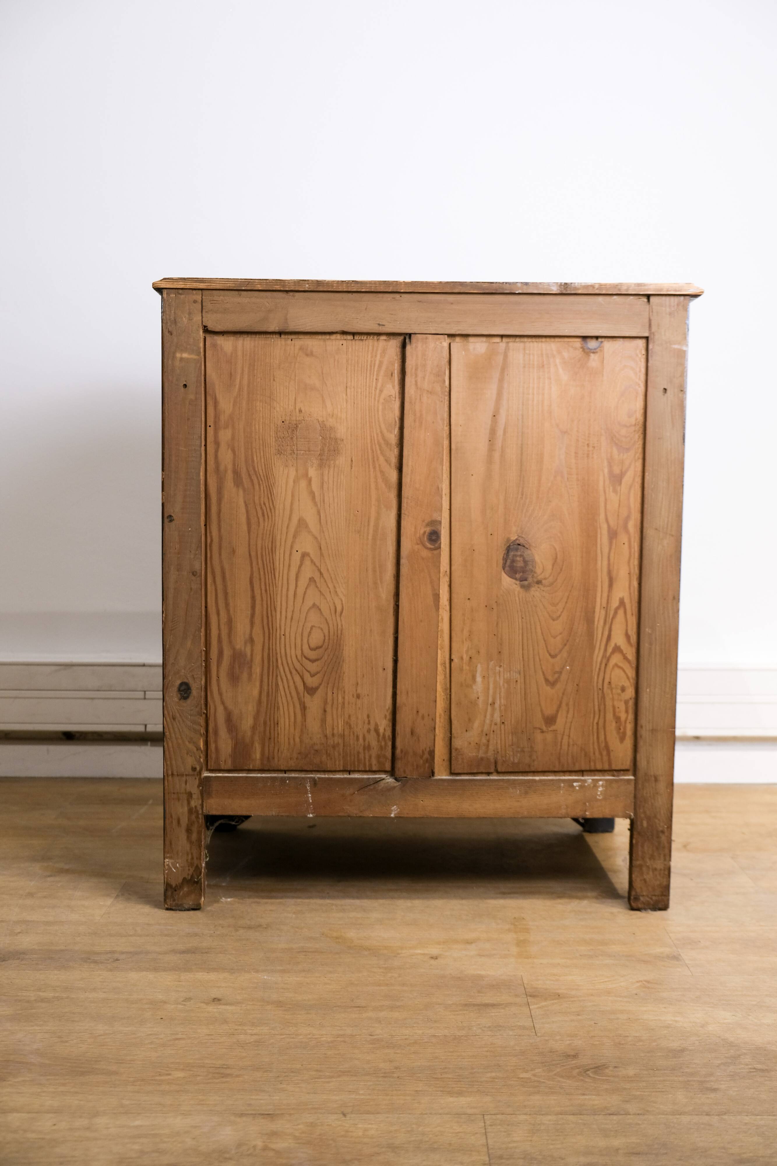 Art deco storage unit