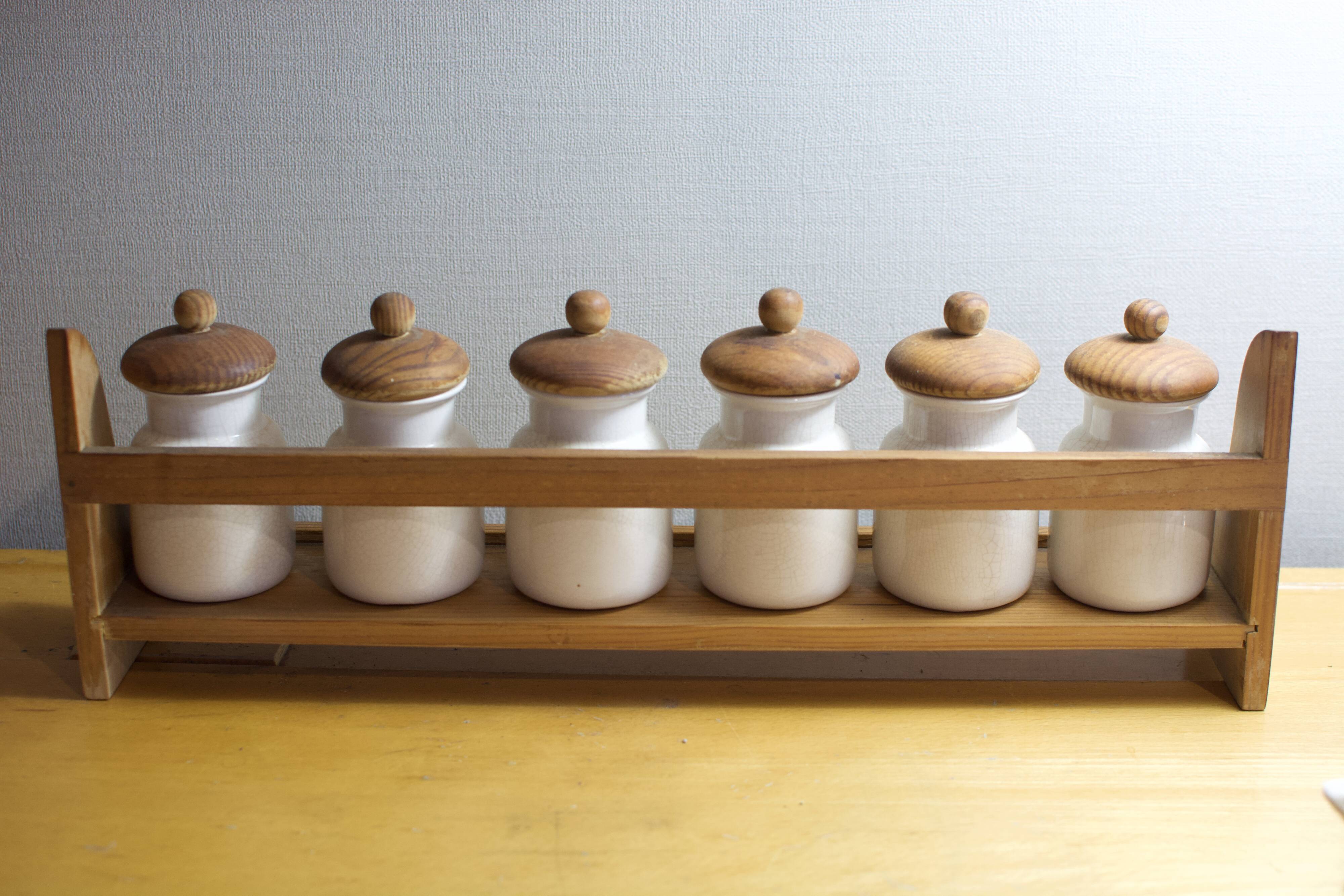 Spice pot on shelves