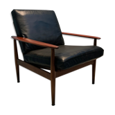 Vintage leather armchair dating from the 60s