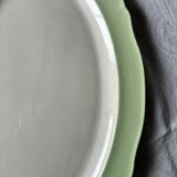 Oval serving dish in earthenware.