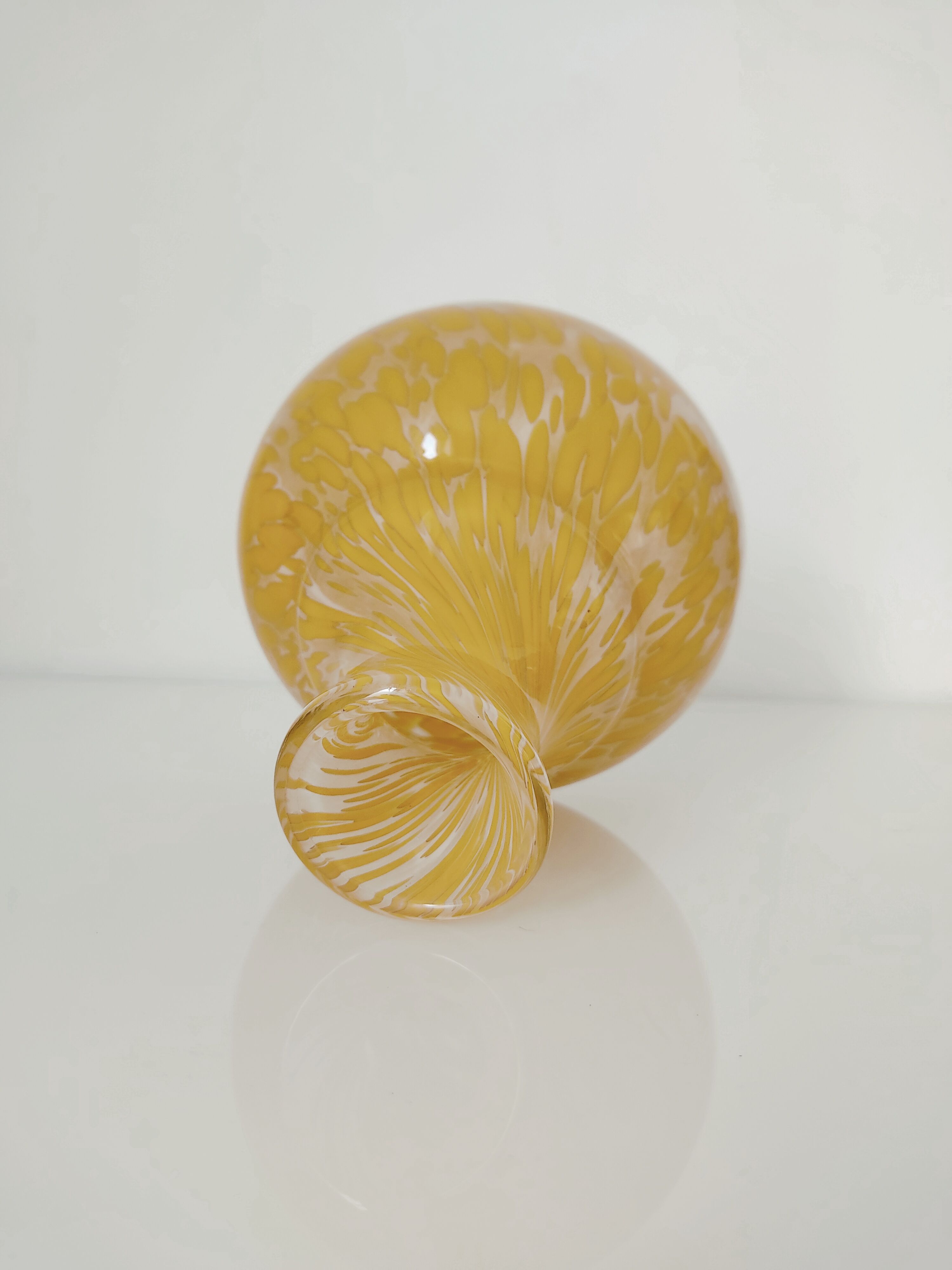 Verrerie vase orange moucheté