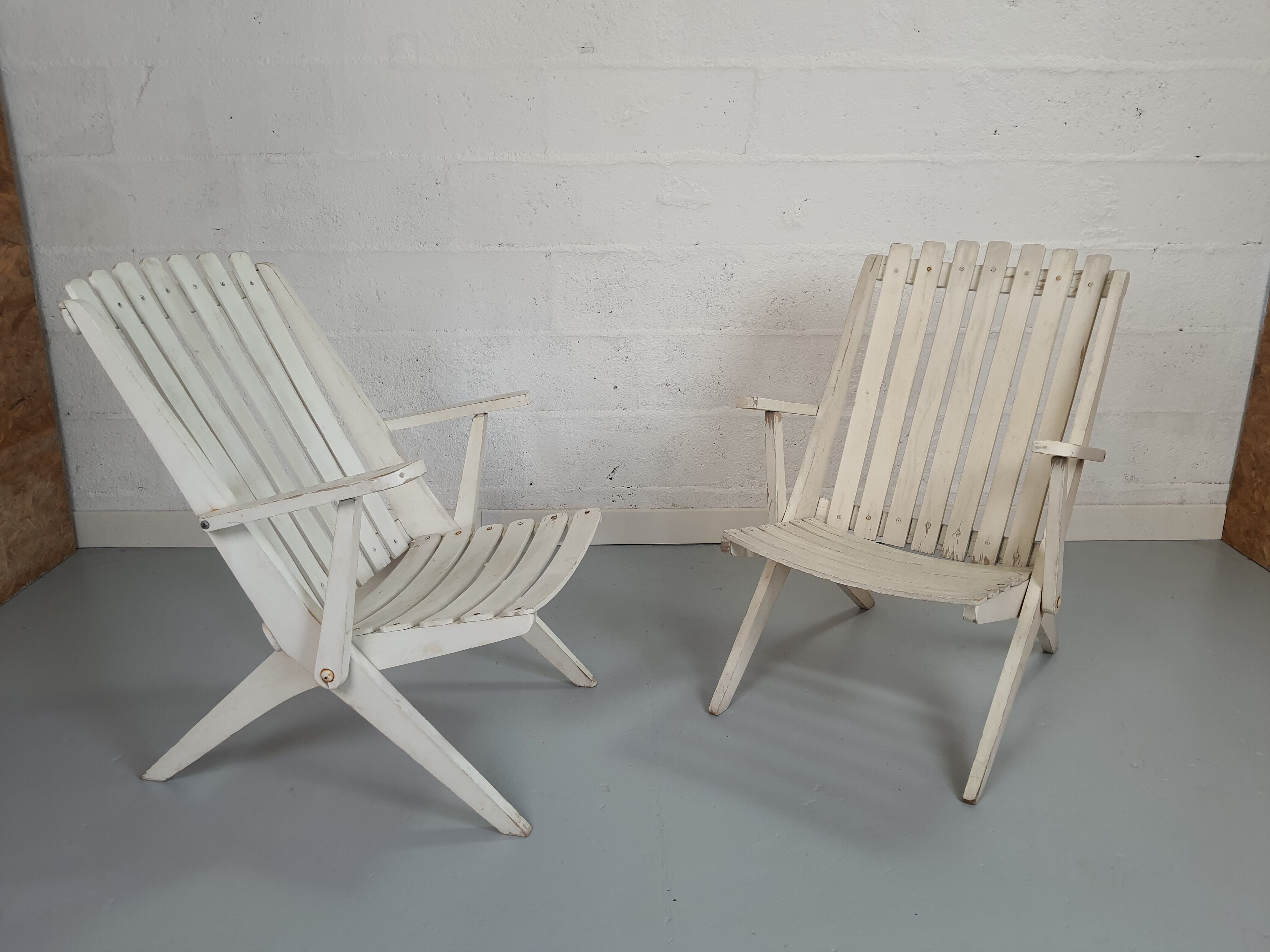 Lot 5 garden armchairs in vintage white wood