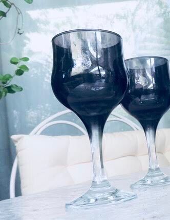 4 Verres à pieds vintage en verre soufflé noir