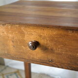 Table d'appoint campagnarde en noyer ancienne